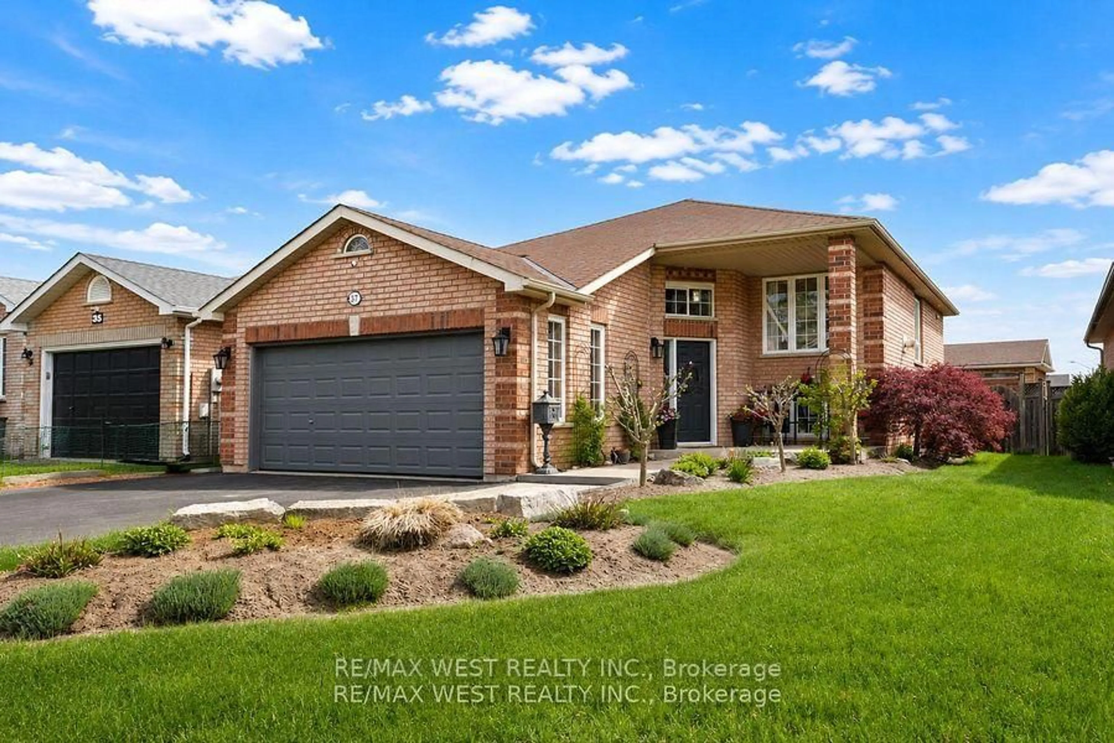 Home with brick exterior material, street for 37 Kell Pl, Barrie Ontario L4N 9K5