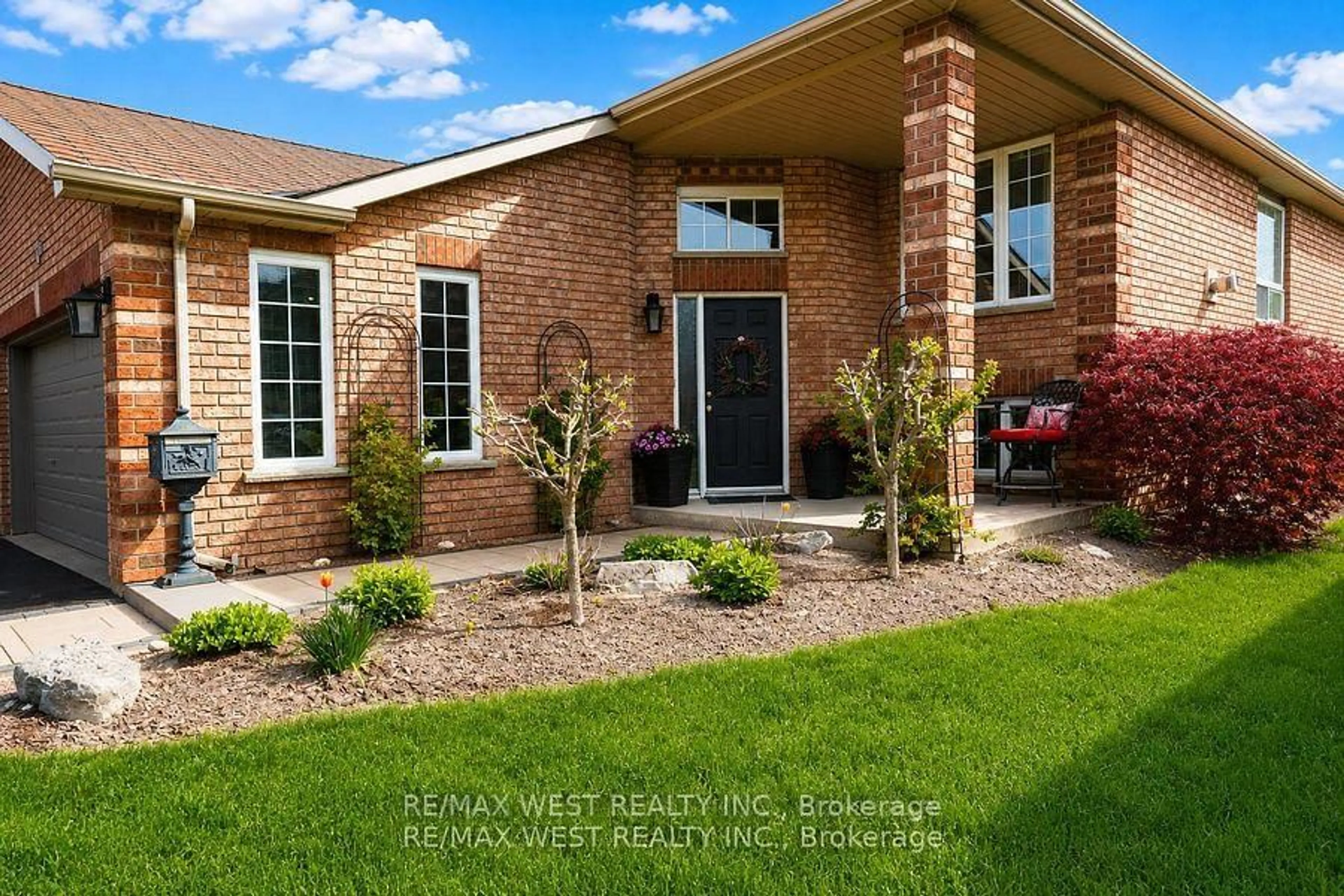 Home with brick exterior material, street for 37 Kell Pl, Barrie Ontario L4N 9K5