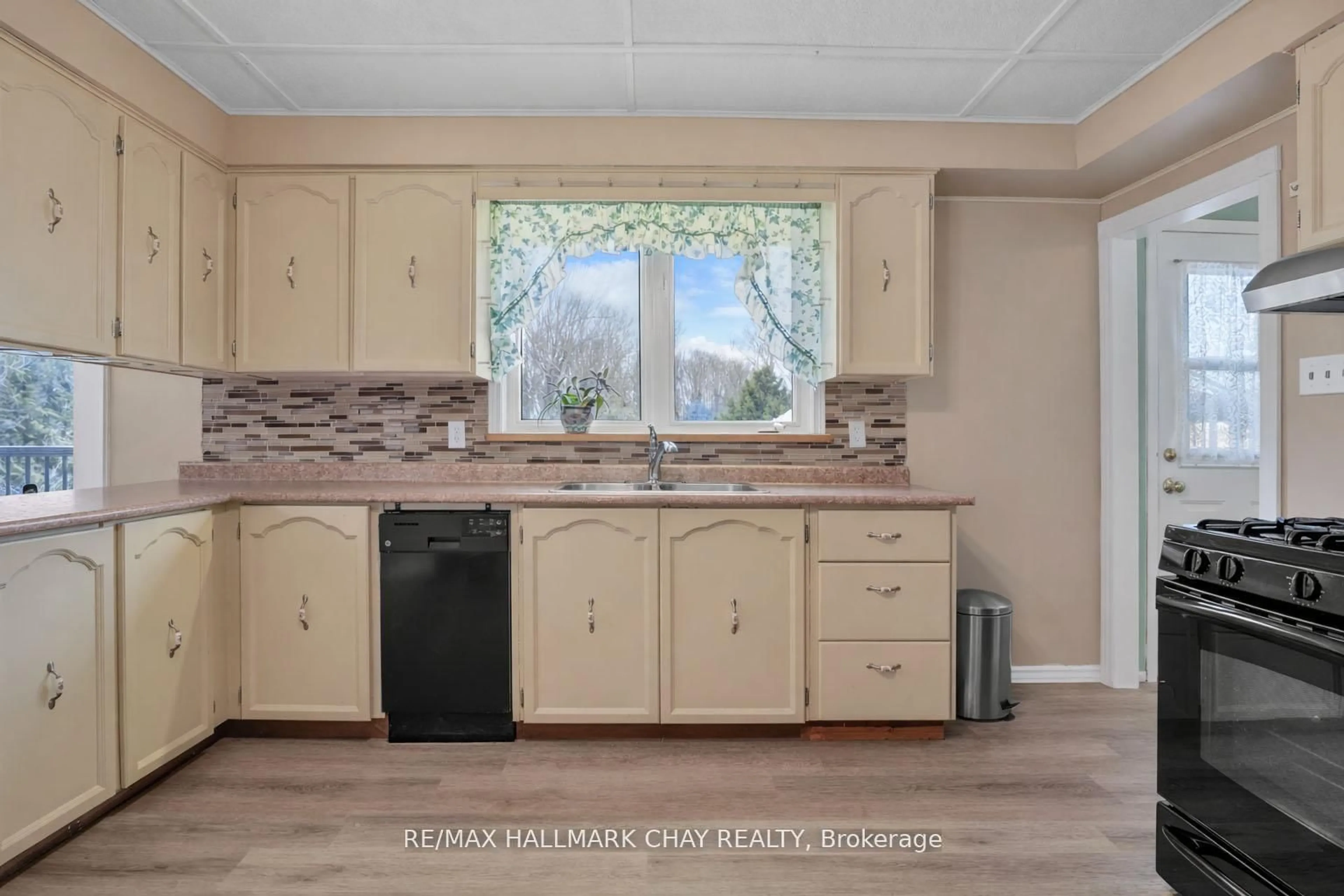 Standard kitchen, unknown for 8315 93 Highway, Tiny Ontario L0K 2E0