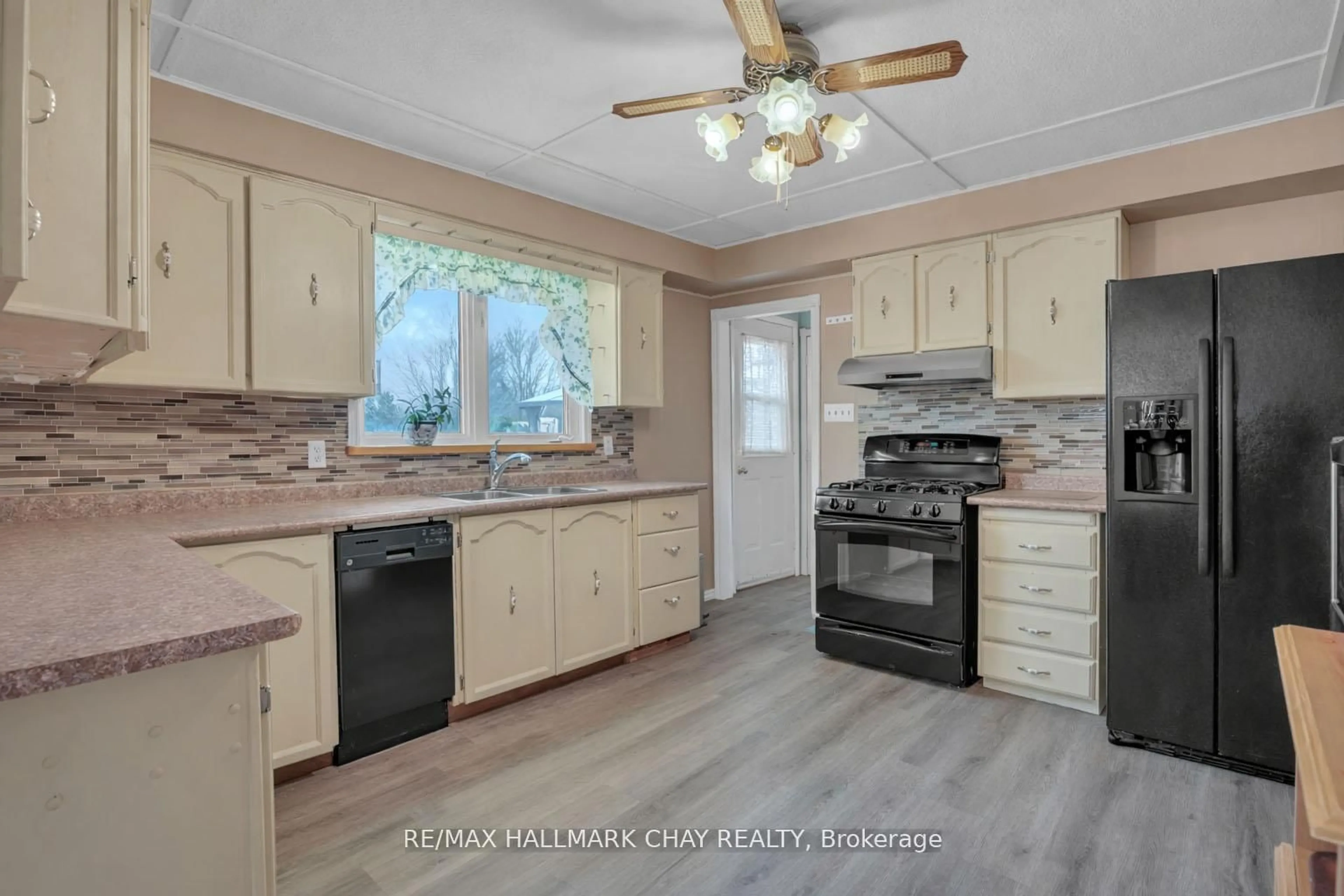 Open concept kitchen, unknown for 8315 93 Highway, Tiny Ontario L0K 2E0