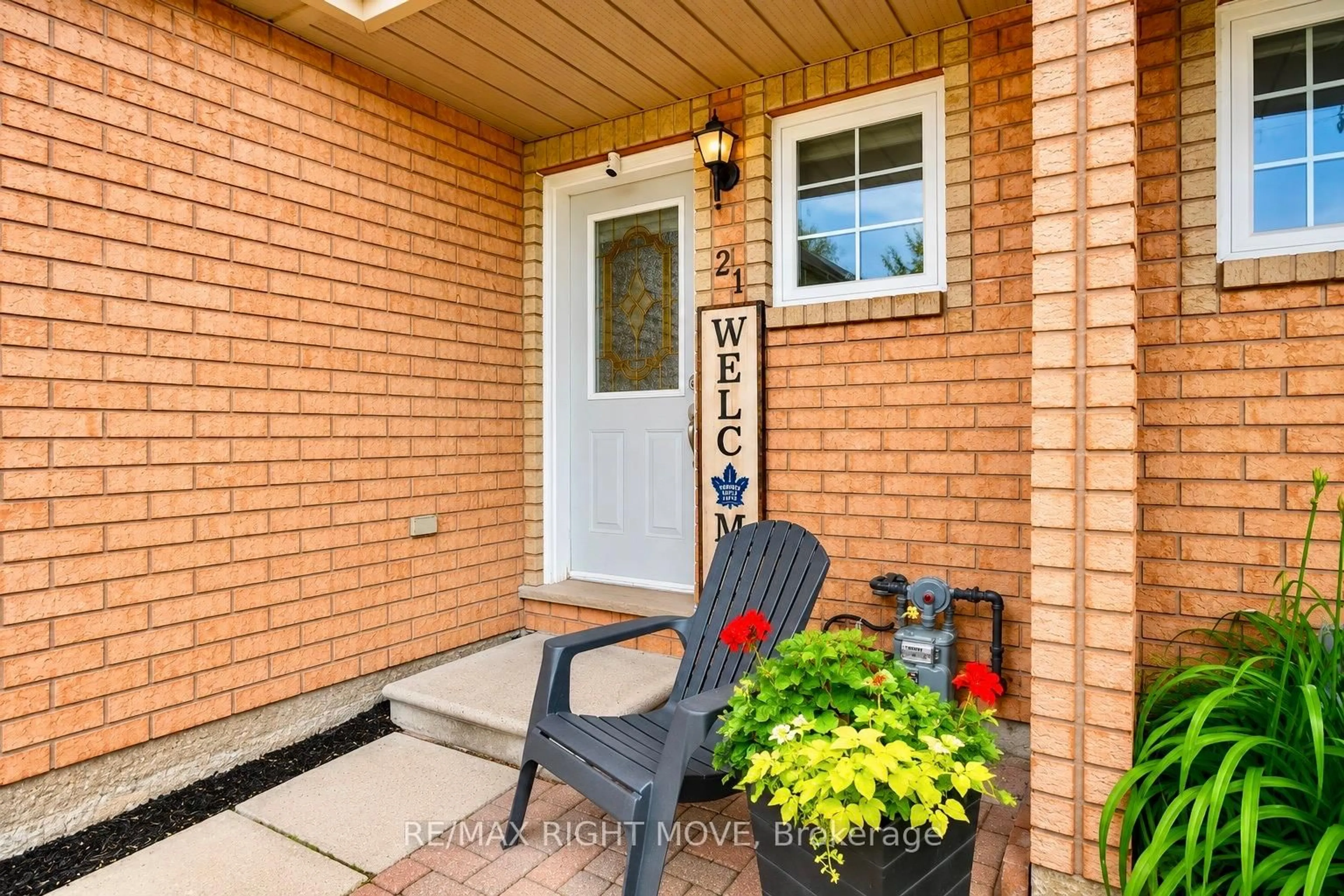Indoor entryway for 21 Michael Cres, Barrie Ontario L4M 6Y9