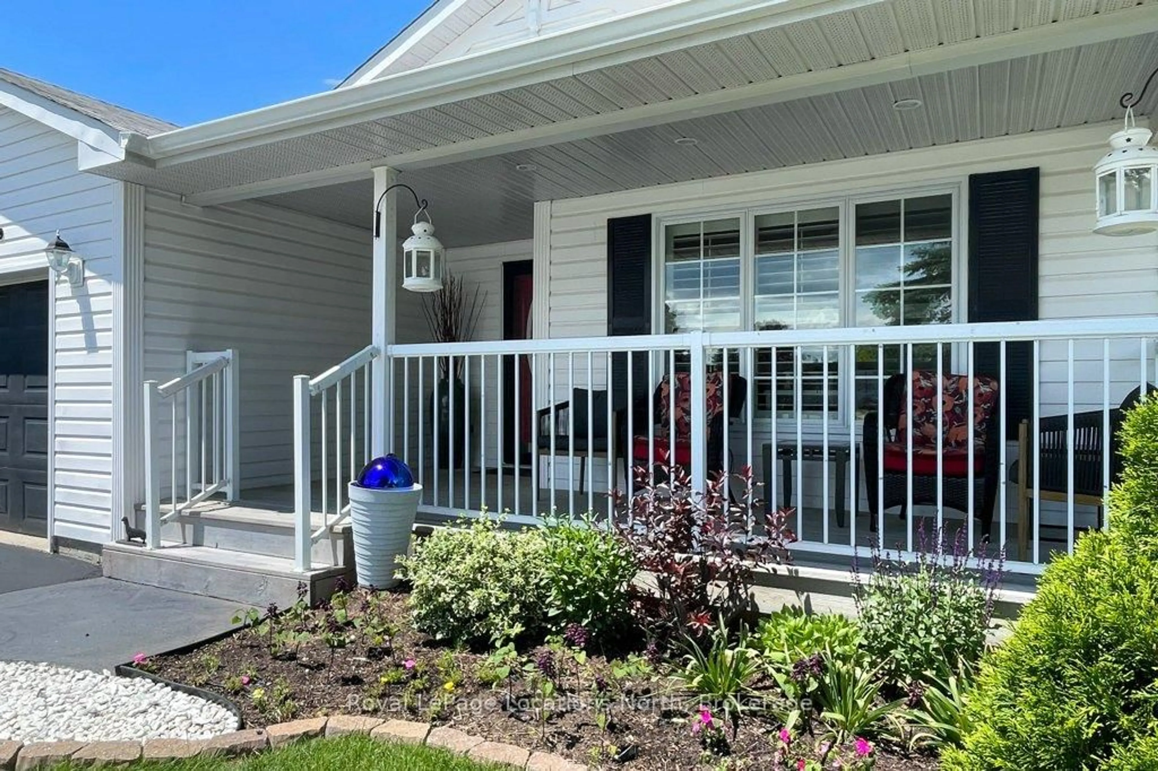 Home with vinyl exterior material, unknown for 13 Pennsylvania Ave, Wasaga Beach Ontario L9Z 3A8