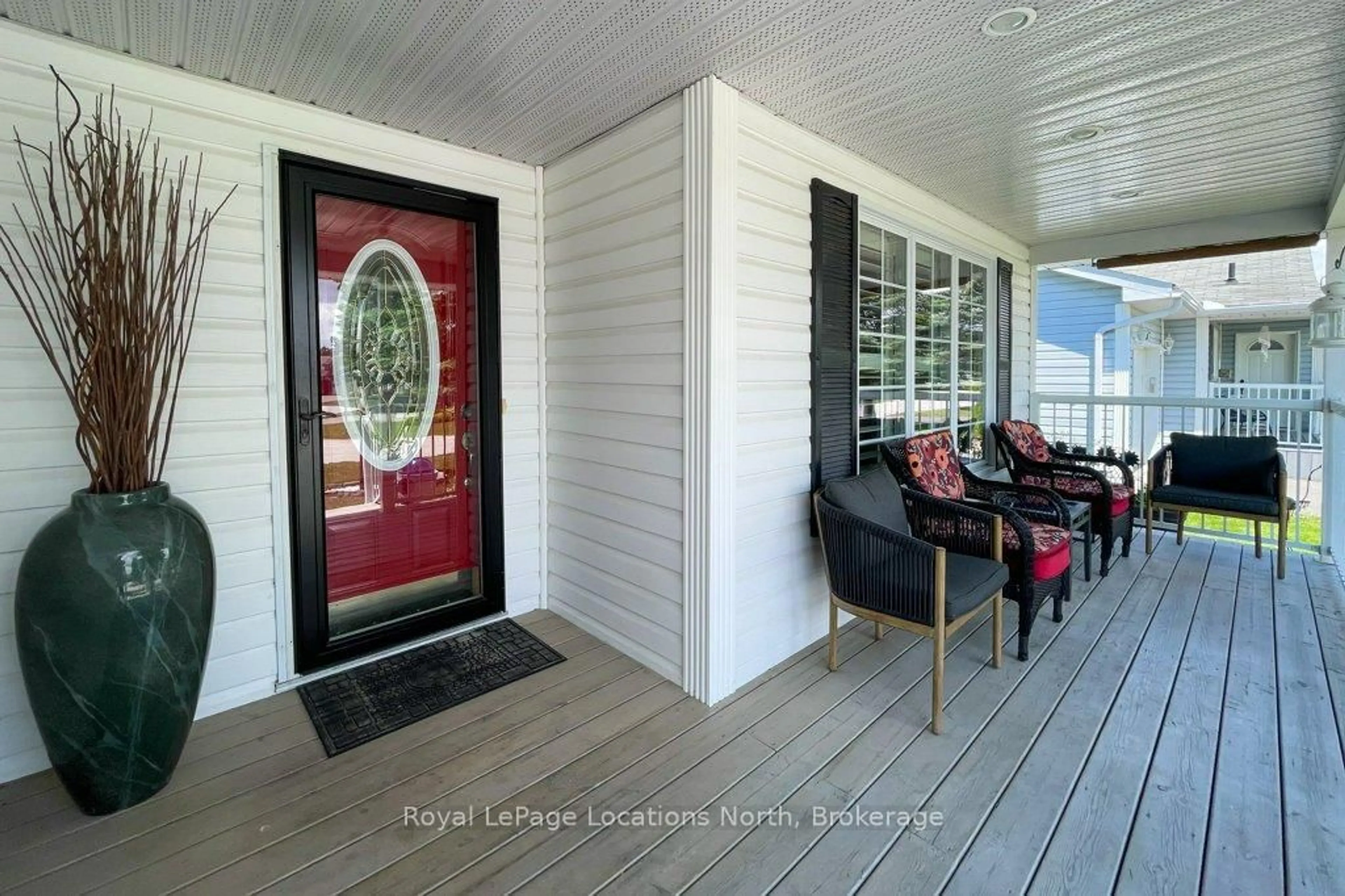 Indoor entryway for 13 Pennsylvania Ave, Wasaga Beach Ontario L9Z 3A8