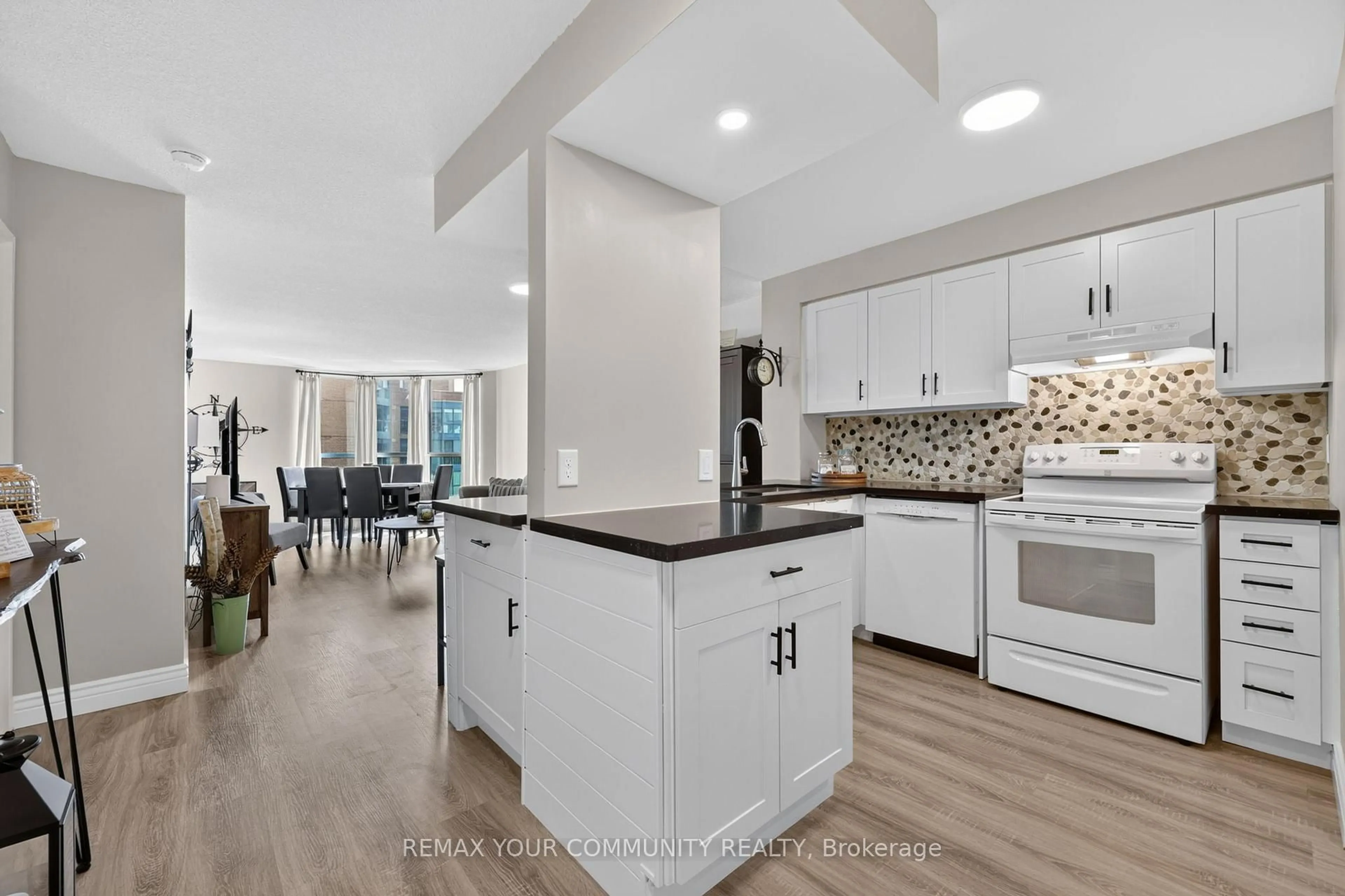 Open concept kitchen, ceramic/tile floor for 140 Dunlop St #1409, Barrie Ontario L4M 6H1