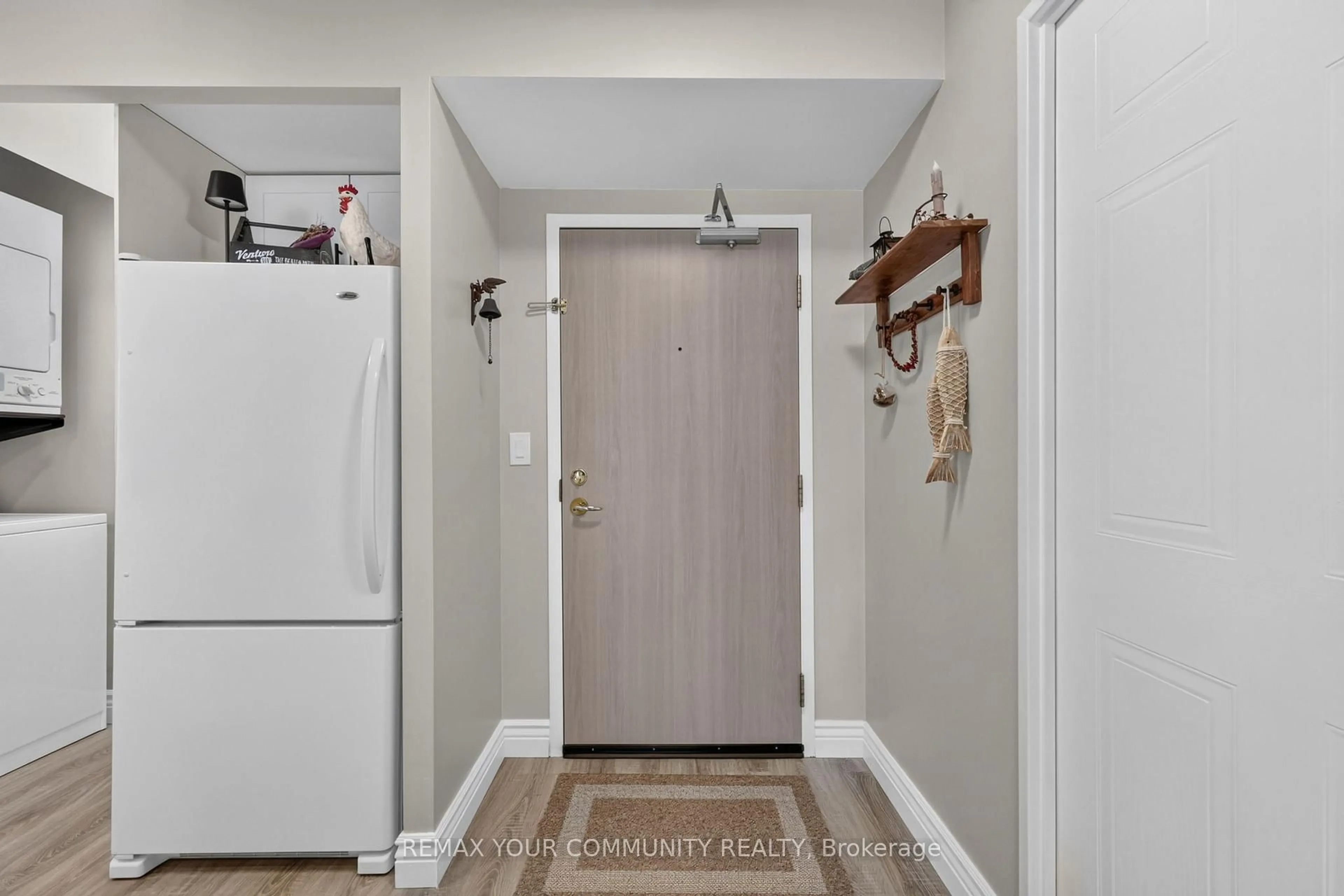 Indoor entryway for 140 Dunlop St #1409, Barrie Ontario L4M 6H1