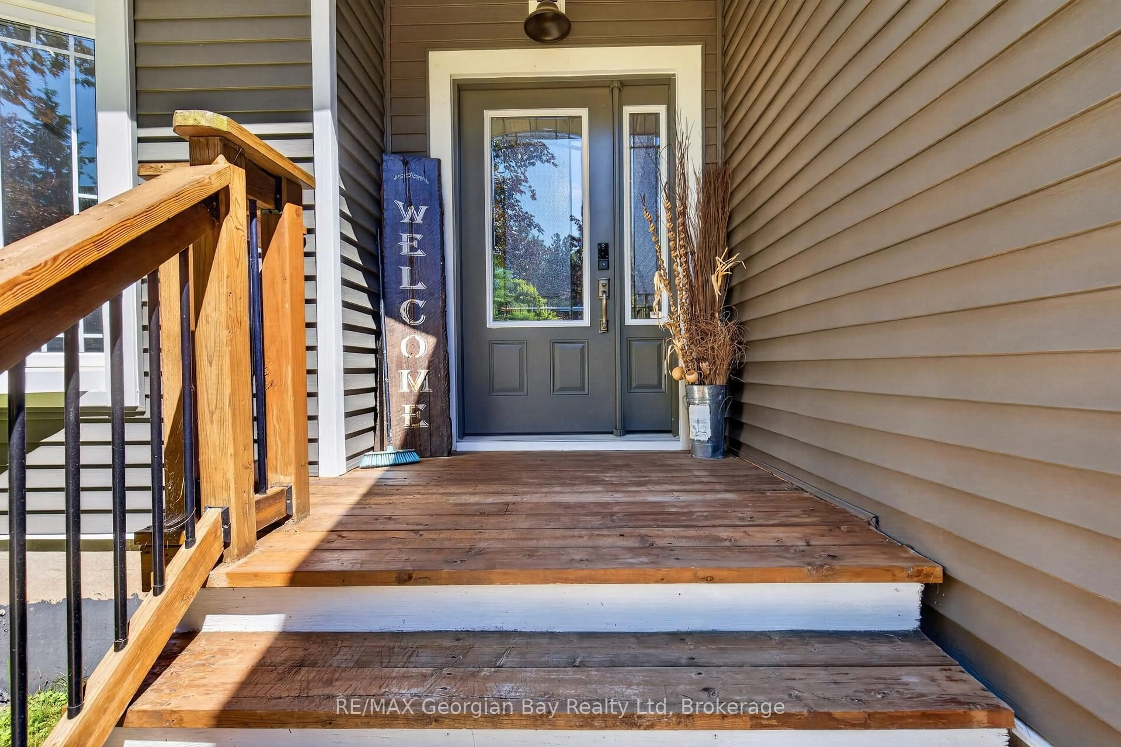 Indoor entryway for 450 Ellerys Sdrd, Tiny Ontario L4R 0E3