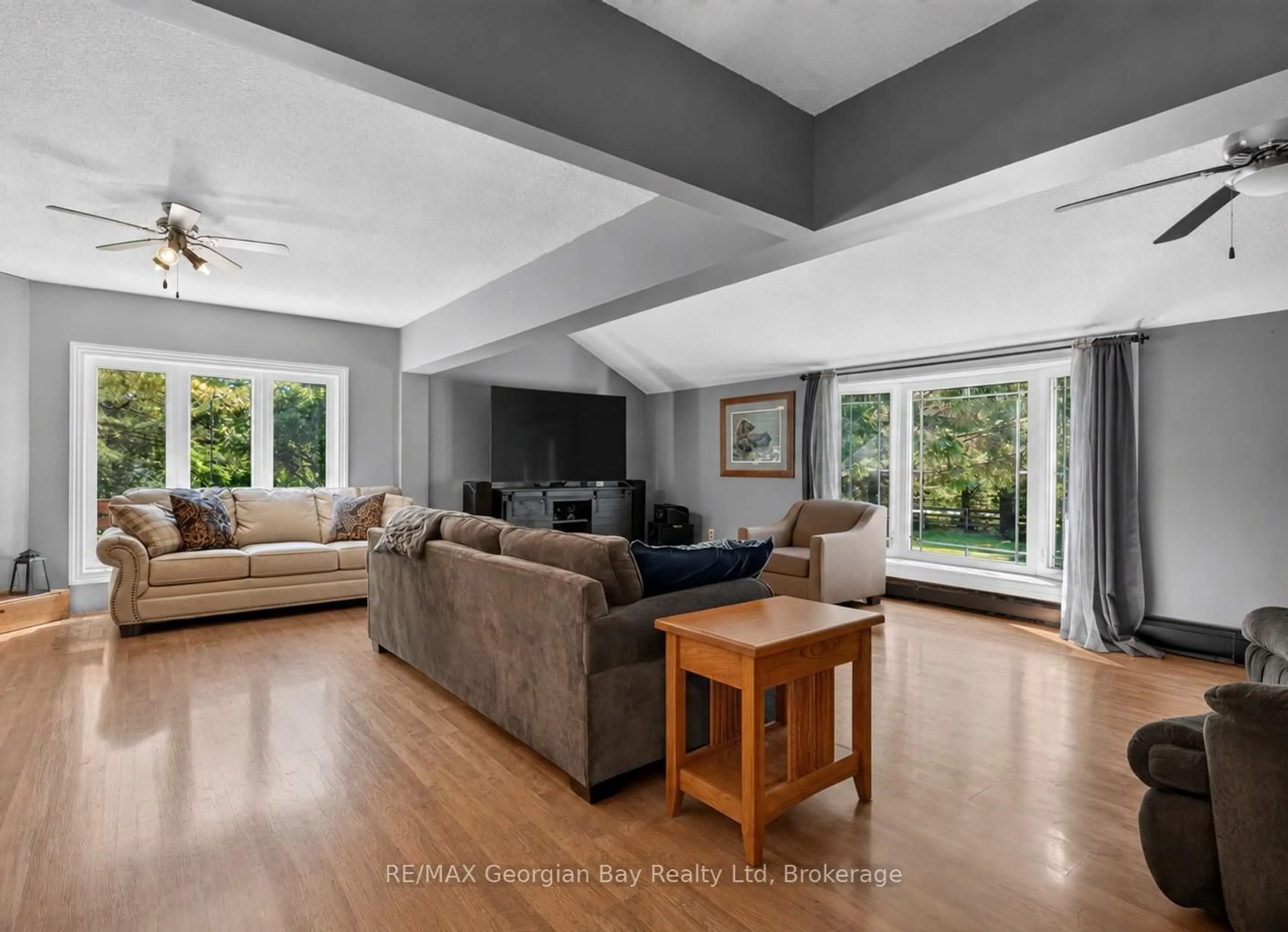 Living room with furniture, unknown for 450 Ellerys Sdrd, Tiny Ontario L4R 0E3
