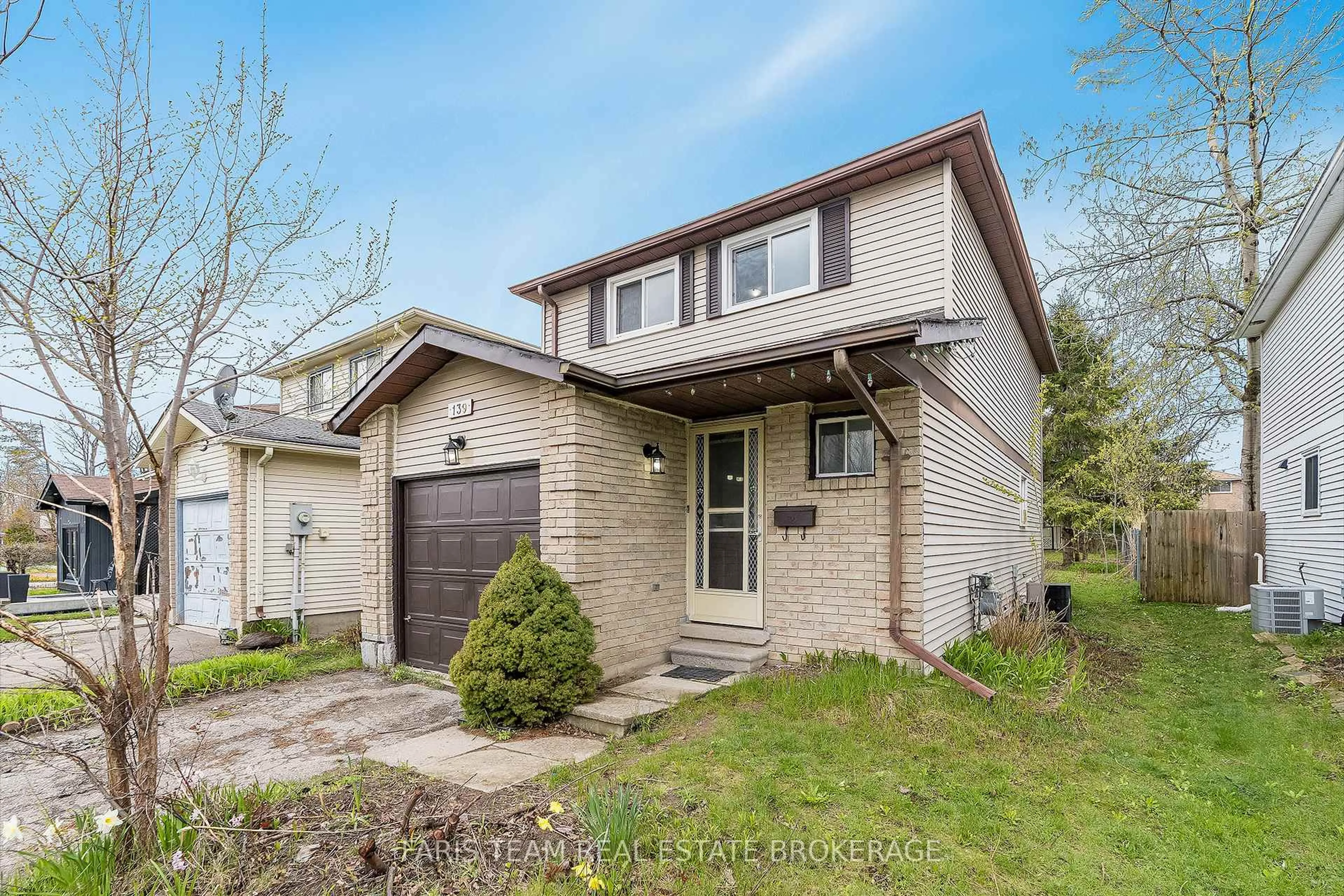 Home with brick exterior material, street for 139 Burns Circ, Barrie Ontario L4N 5J8
