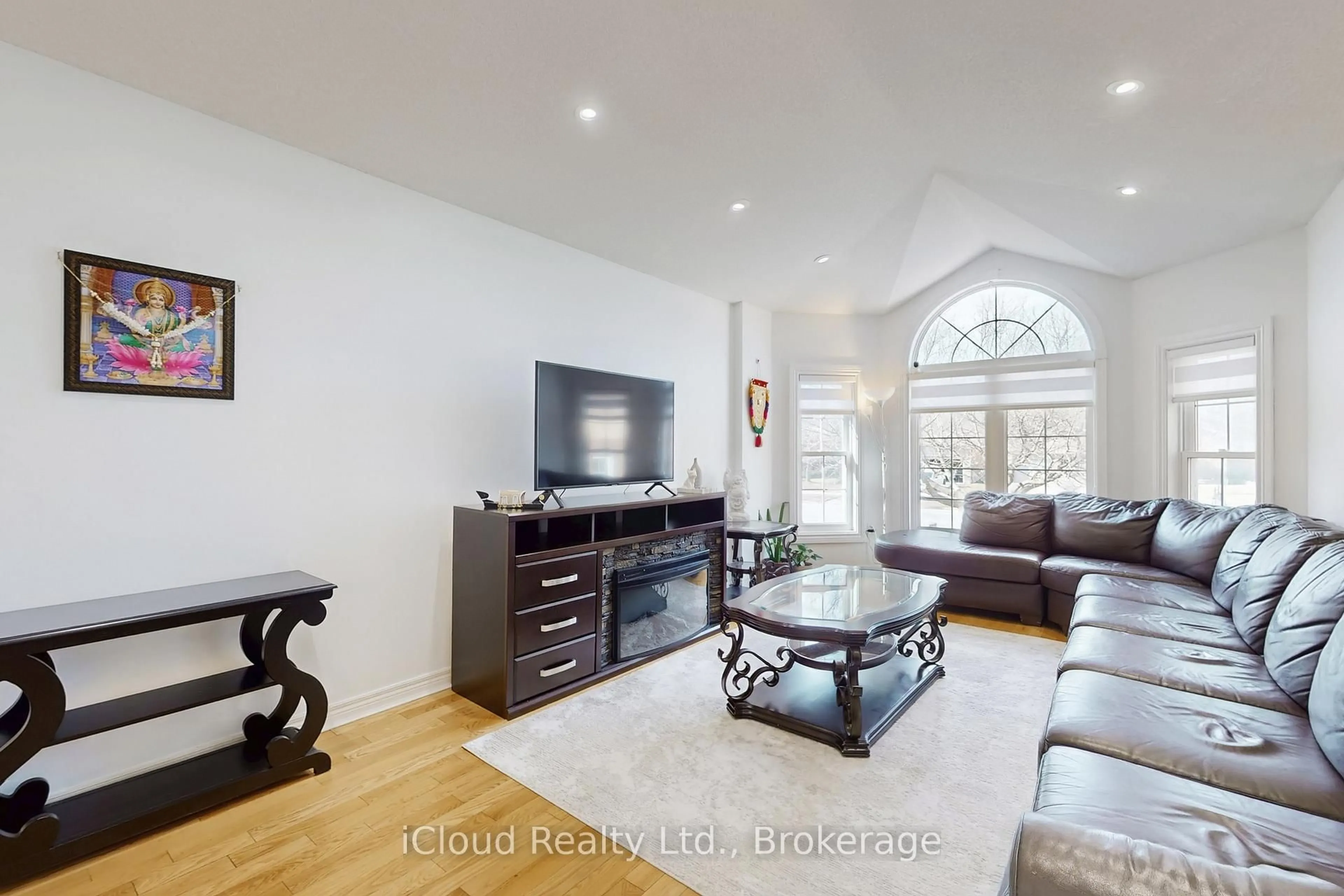 Living room with furniture, unknown for 197 Mapleton Ave, Barrie Ontario L4N 8T5