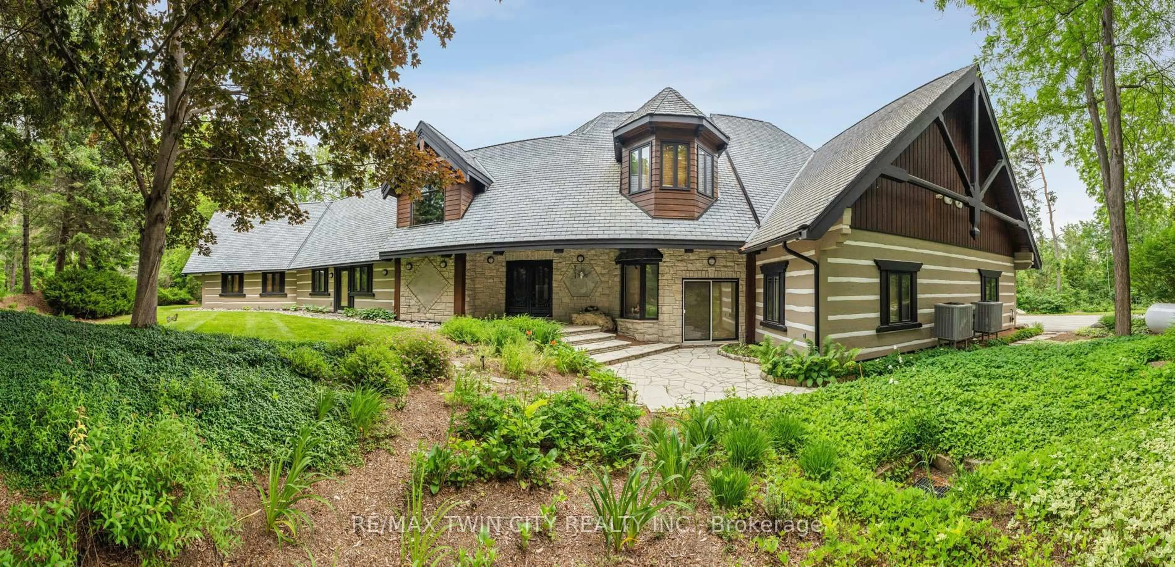 Home with brick exterior material, unknown for 7665 36/37 NOTTAWASAGA Sdrd, Clearview Ontario L0M 1P0