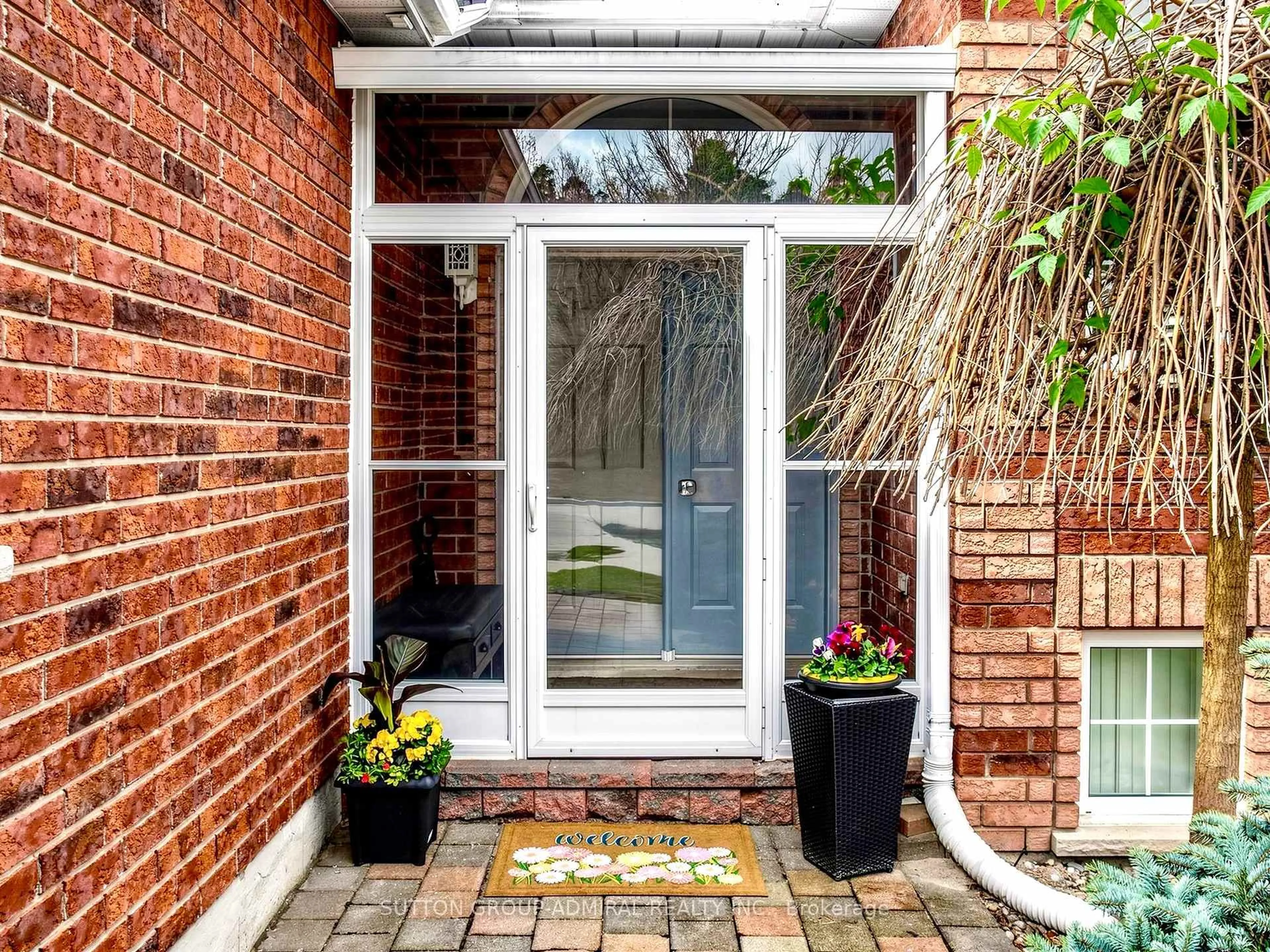 Indoor entryway for 164 Wildwood Tr, Barrie Ontario L4N 7Z7