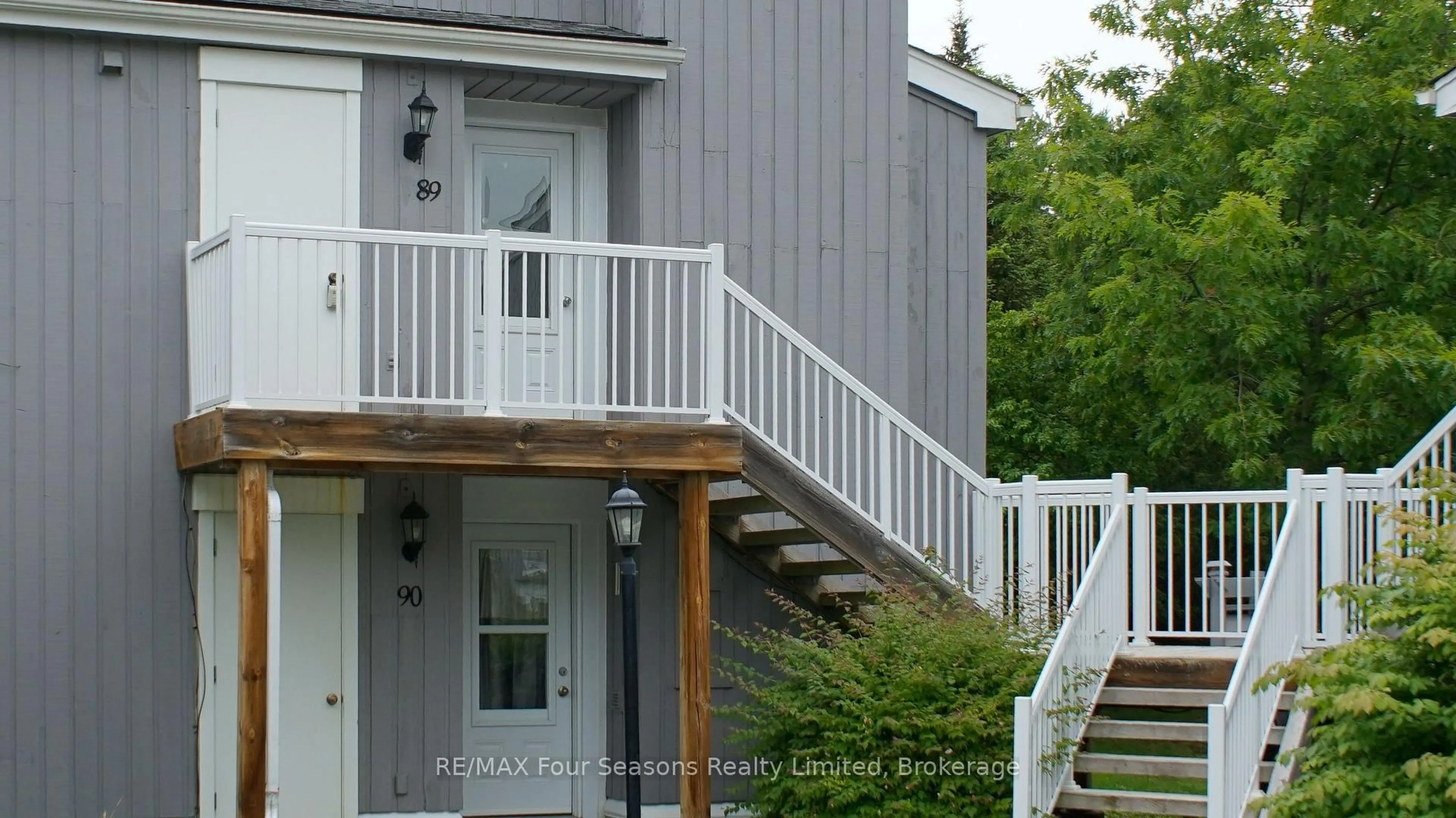 Home with vinyl exterior material, building for 23 DAWSON Dr #89, Collingwood Ontario L9Y 5B4