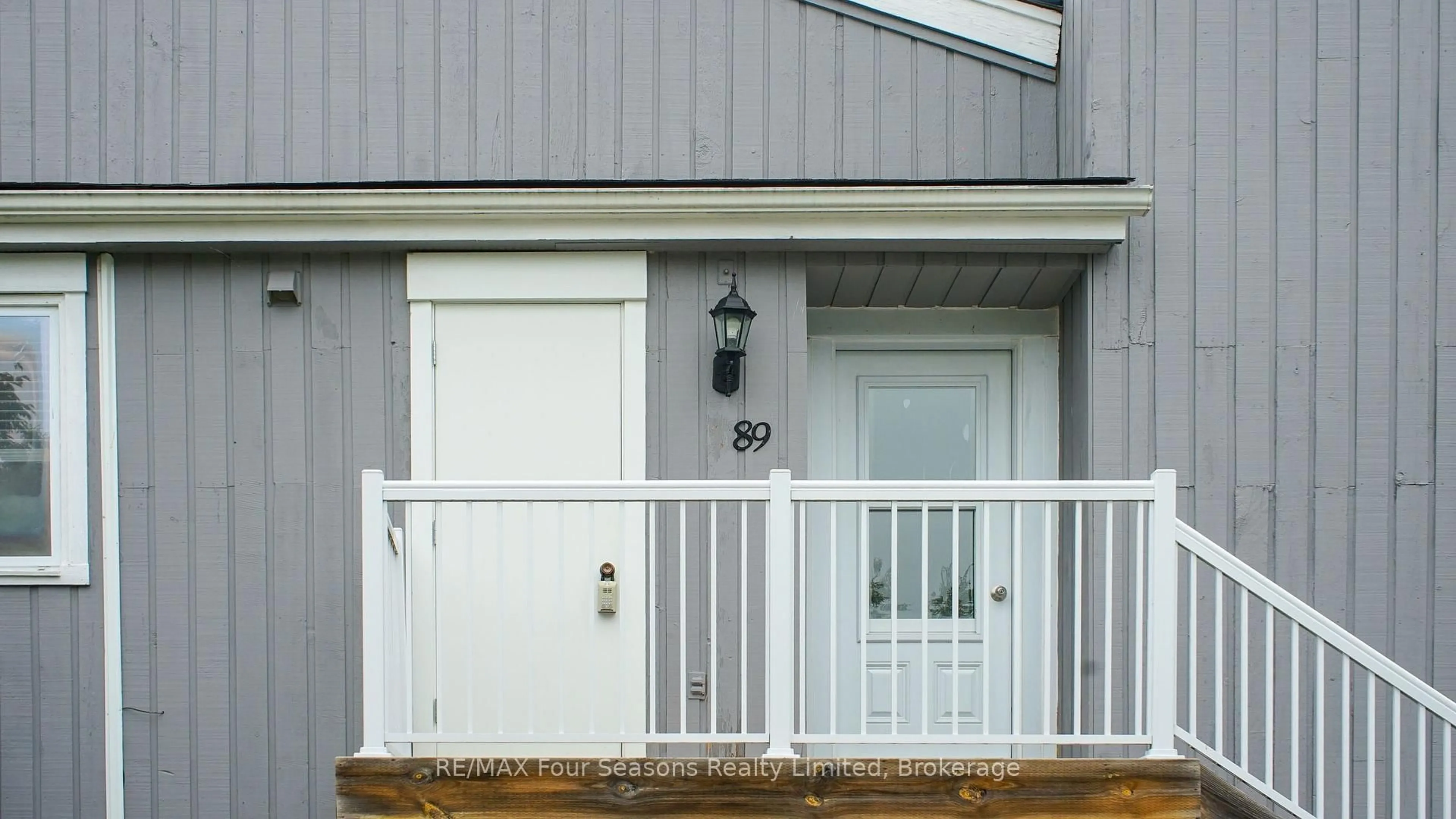 Home with vinyl exterior material, street for 23 DAWSON Dr #89, Collingwood Ontario L9Y 5B4