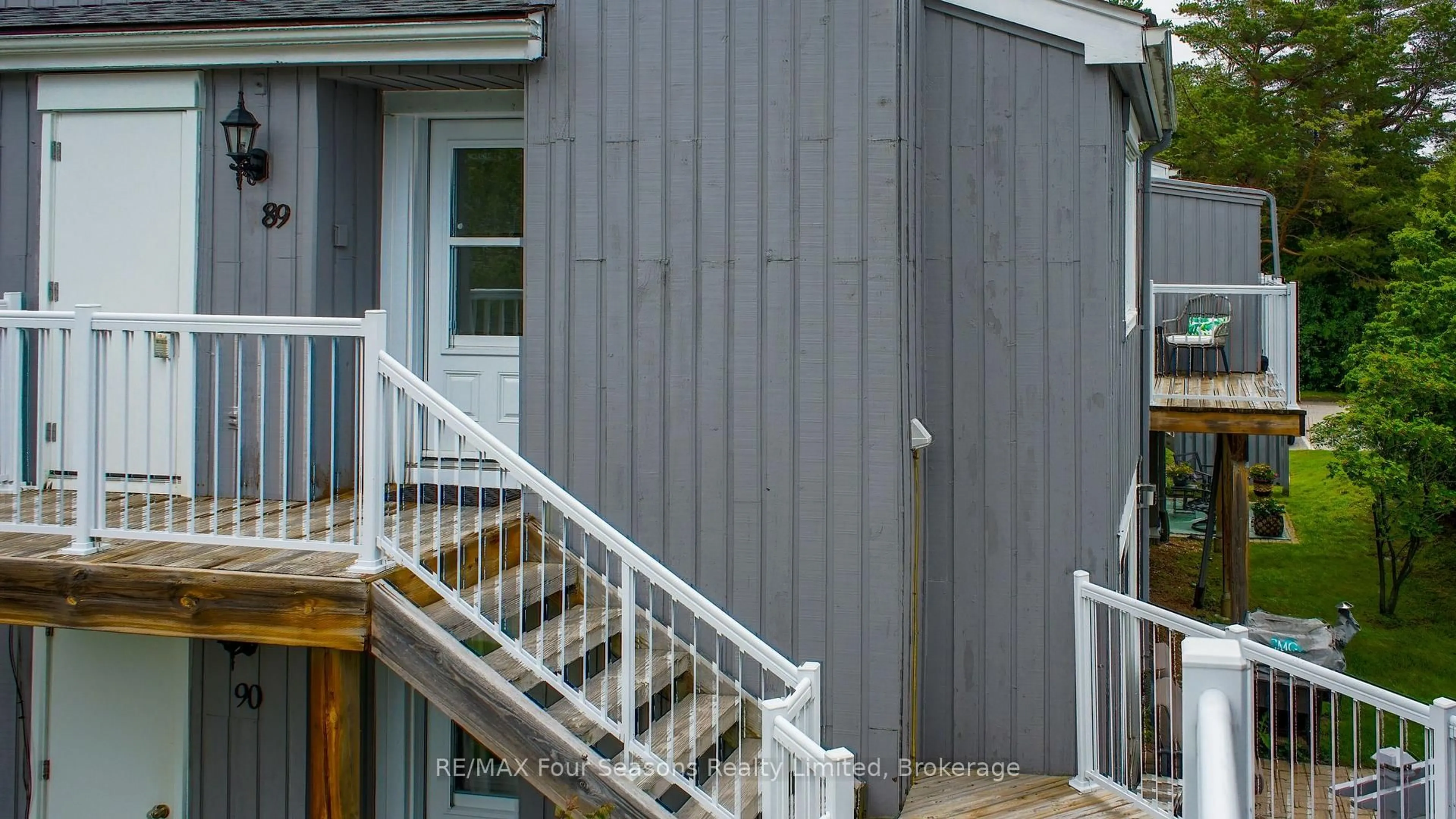 Home with vinyl exterior material, building for 23 DAWSON Dr #89, Collingwood Ontario L9Y 5B4