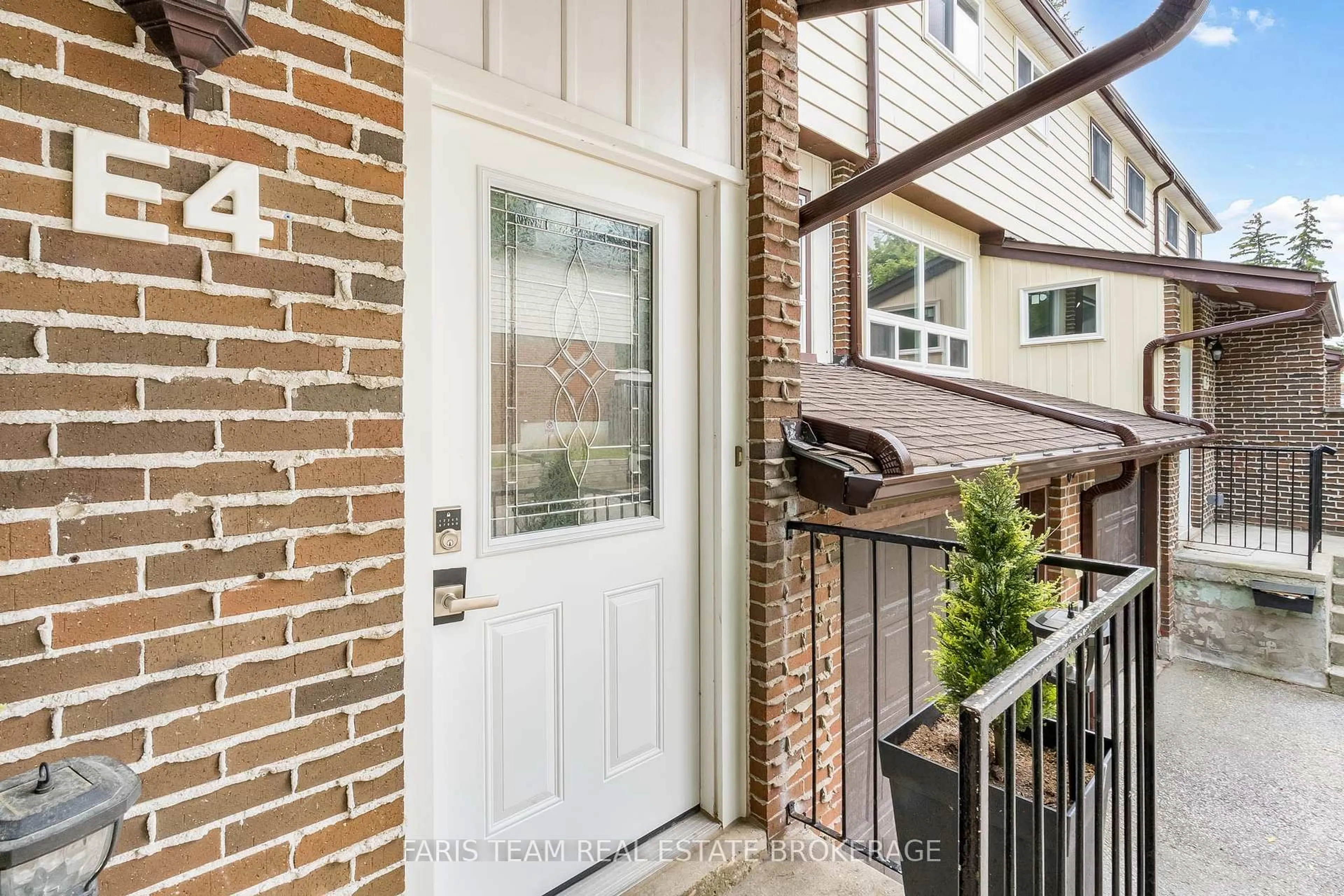 Indoor entryway for 63 Ferris Lane #E4, Barrie Ontario L4M 5C4