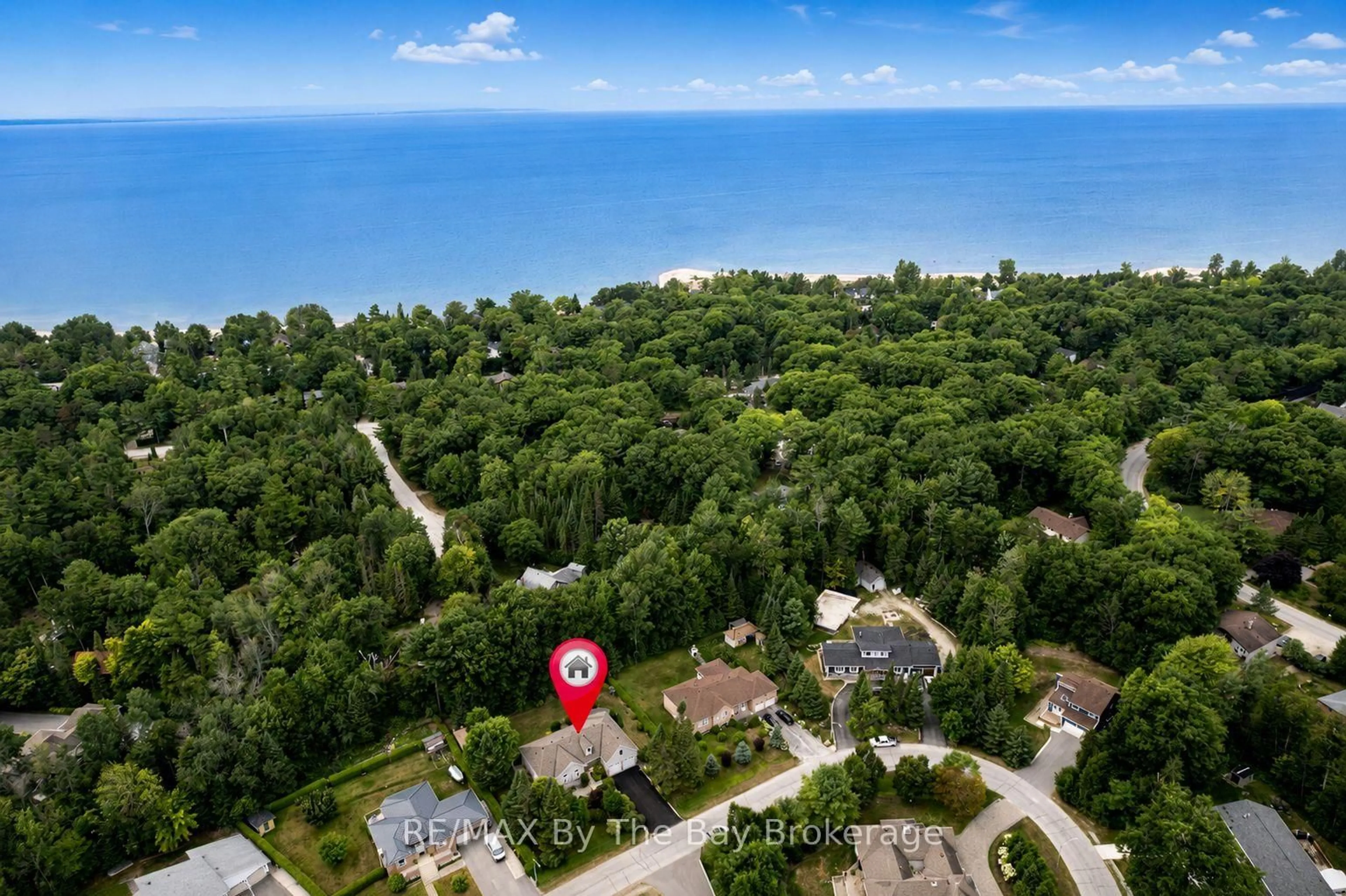 A pic from outside/outdoor area/front of a property/back of a property/a pic from drone, water/lake/river/ocean view for 28 Bridlewood Cres, Wasaga Beach Ontario L9Z 1B4