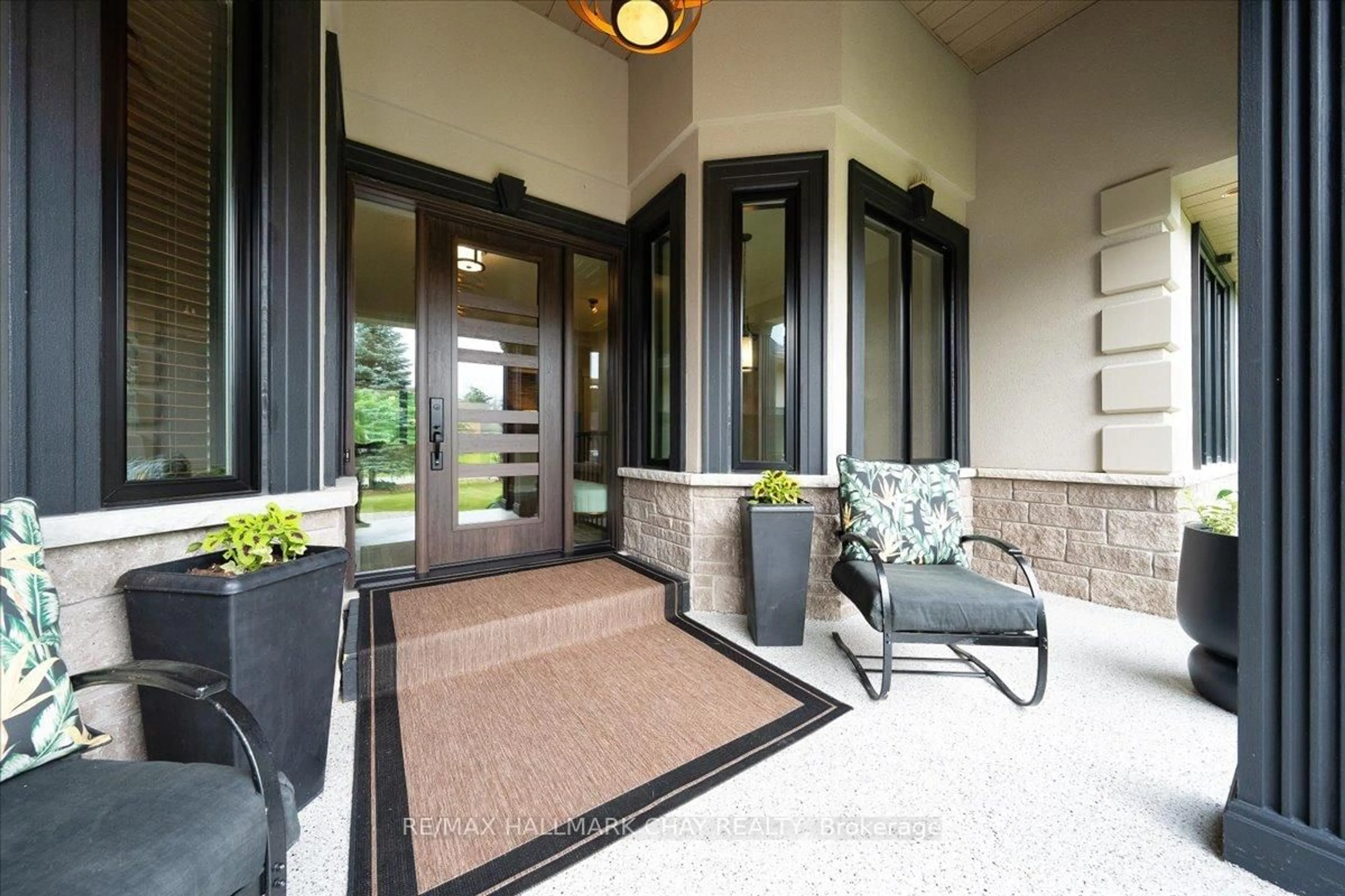 Indoor entryway for 66 LUELLA Blvd, Springwater Ontario L0L 1Y2