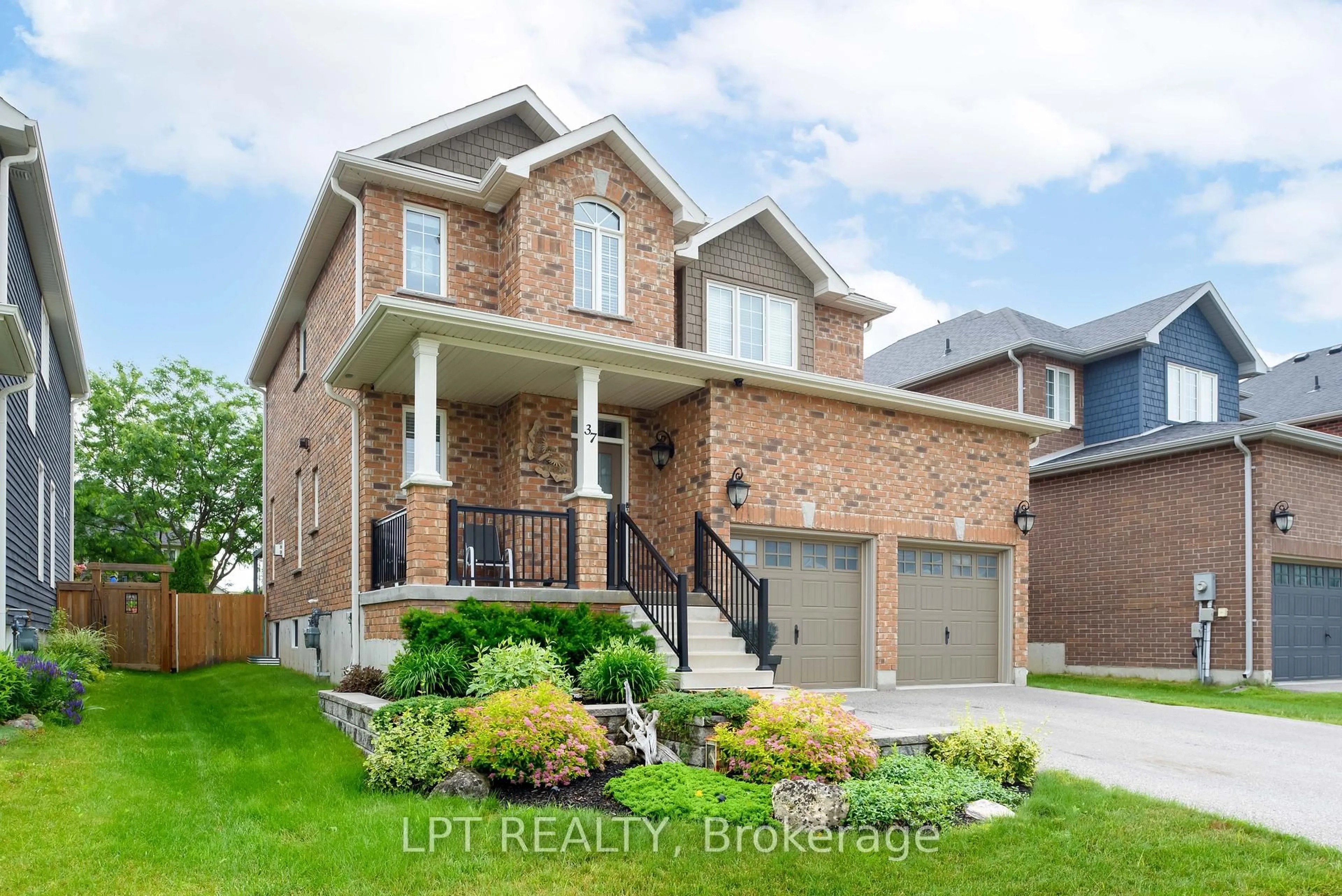 Home with brick exterior material, street for 37 Wilson St, Collingwood Ontario L9Y 0Y8