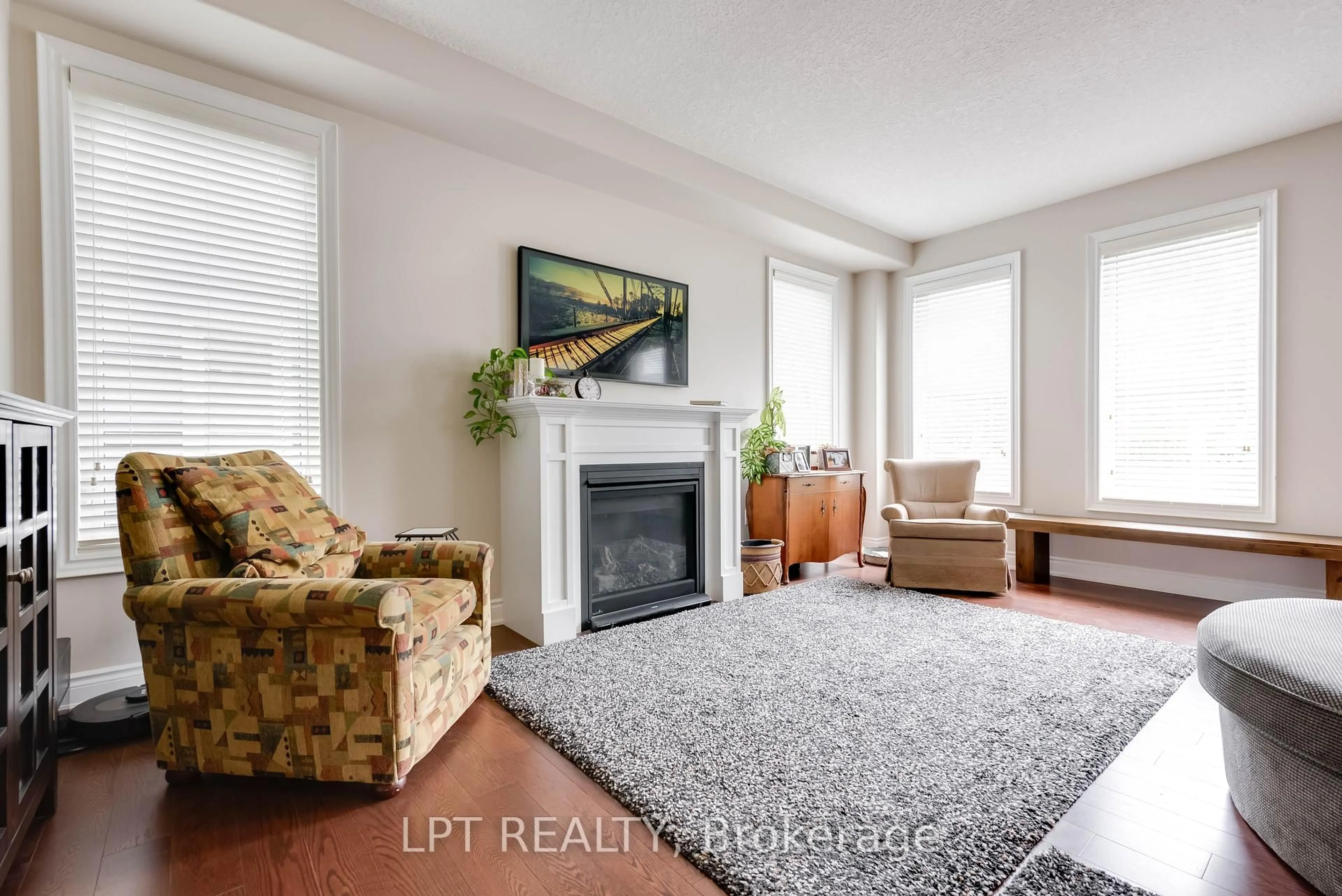 Living room with furniture, unknown for 37 Wilson St, Collingwood Ontario L9Y 0Y8