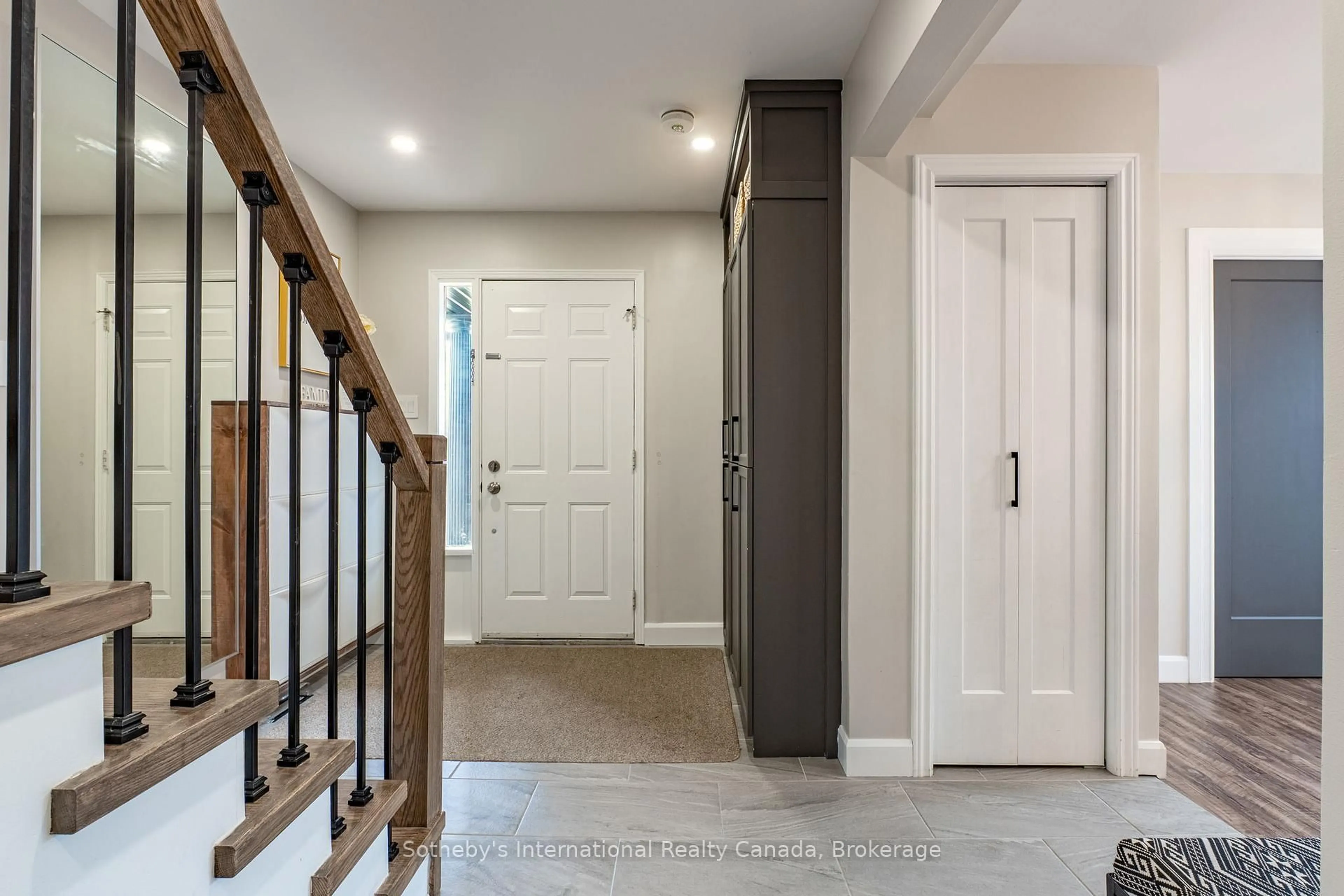 Indoor entryway for 23 Carr Dr, Barrie Ontario L4N 6M9