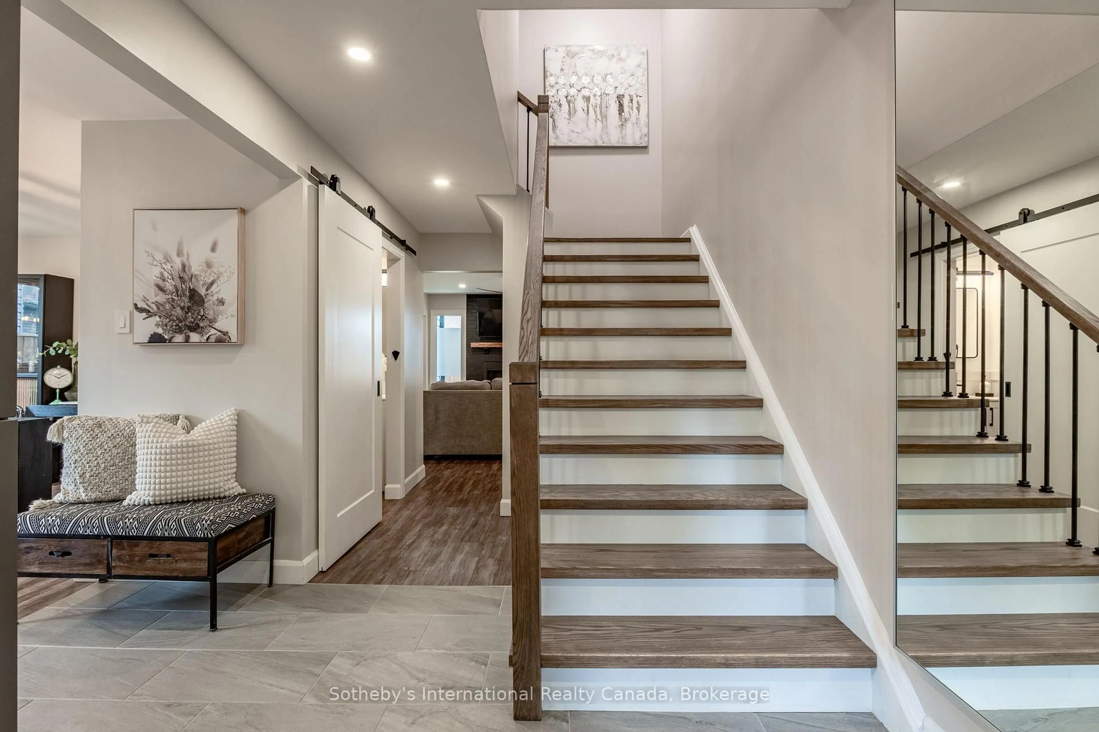 Indoor entryway for 23 Carr Dr, Barrie Ontario L4N 6M9