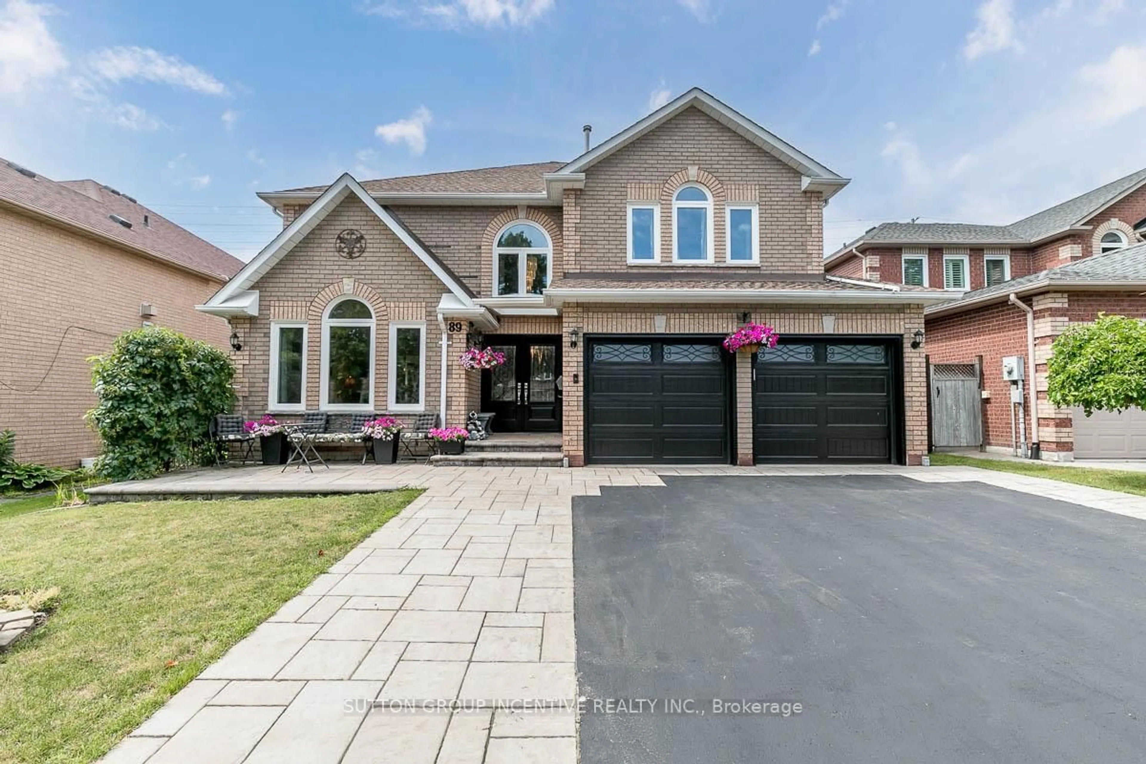 Home with brick exterior material, street for 89 Cityview Circ, Barrie Ontario L4N 7V1