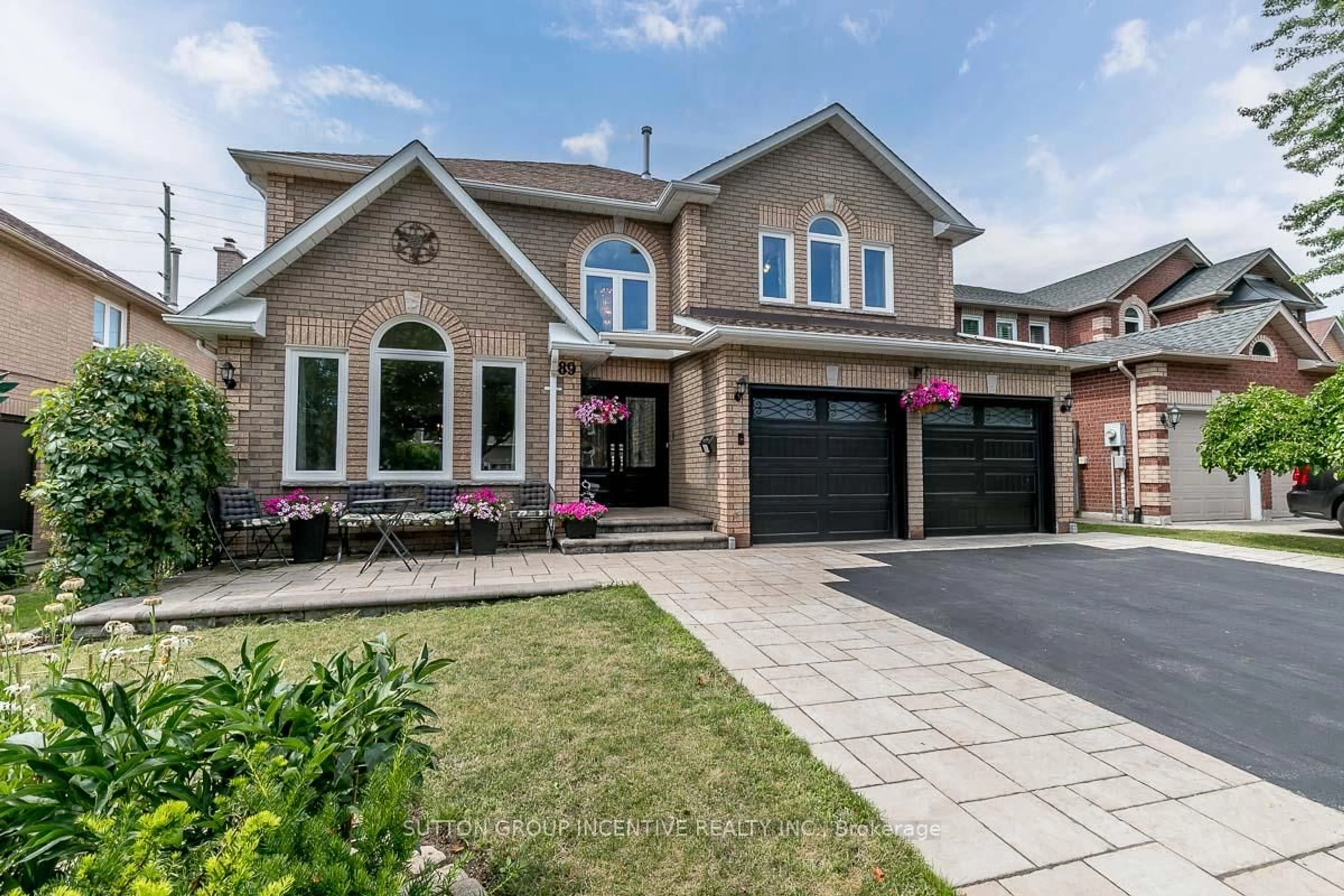 Home with brick exterior material, street for 89 Cityview Circ, Barrie Ontario L4N 7V1