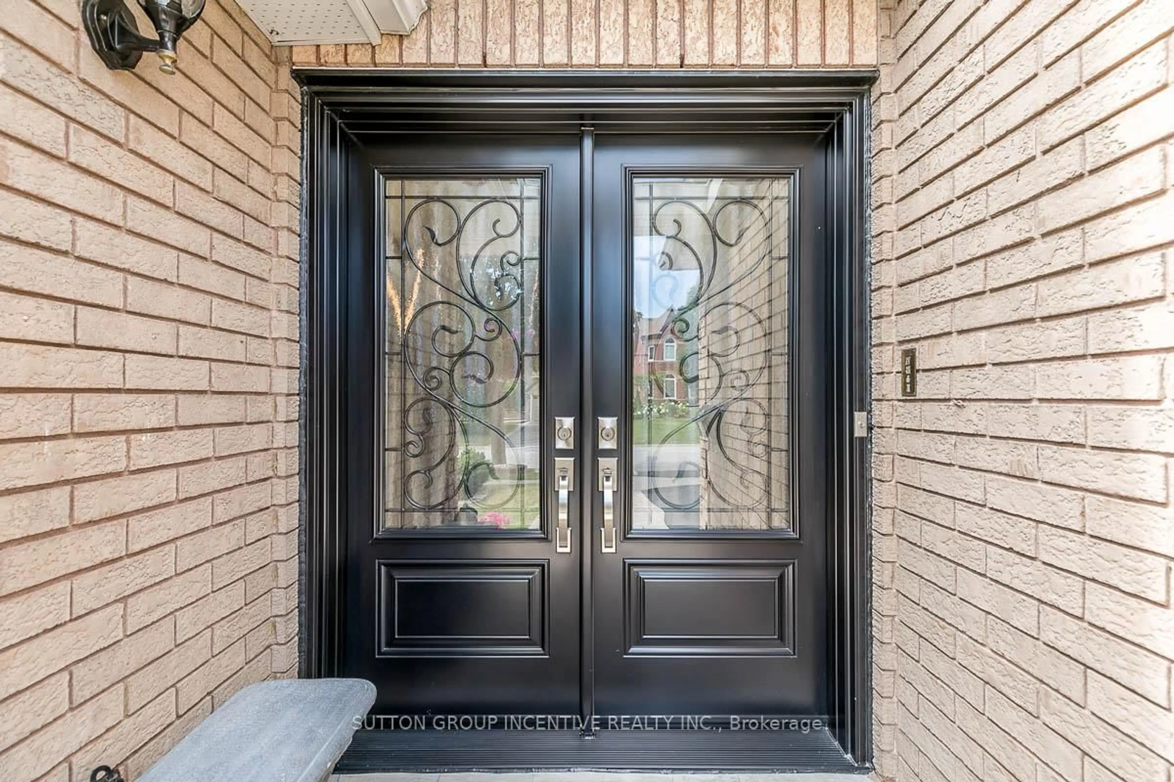 Indoor entryway for 89 Cityview Circ, Barrie Ontario L4N 7V1