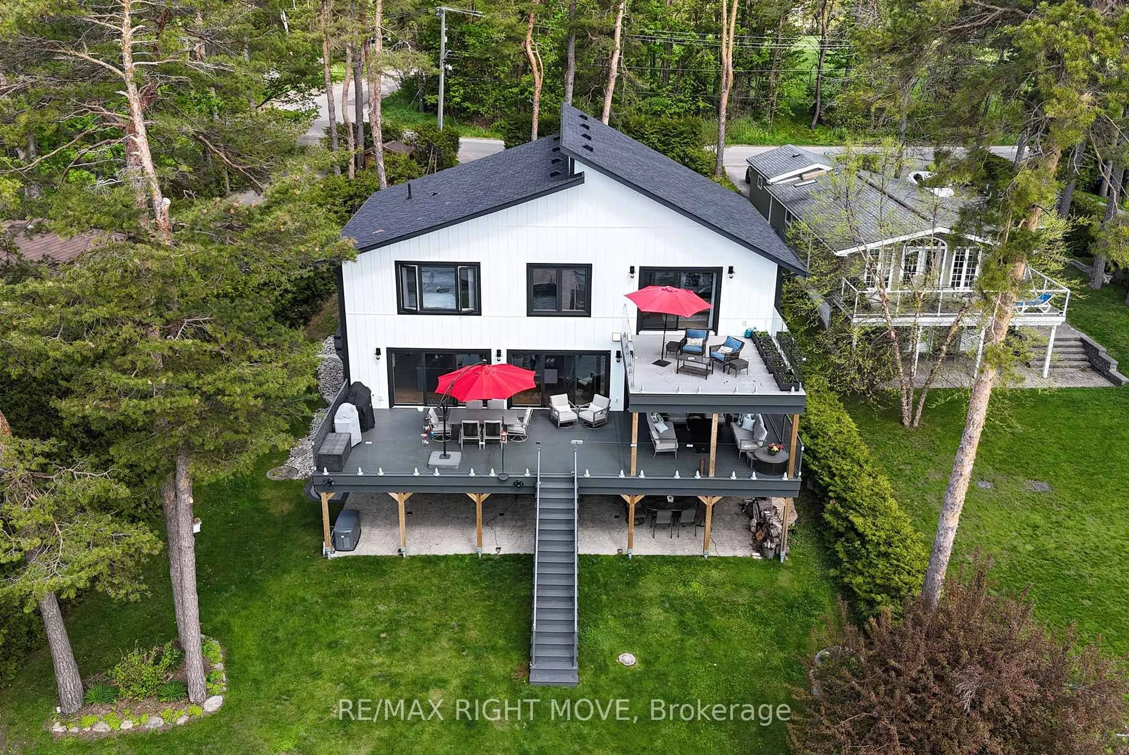 A pic from outside/outdoor area/front of a property/back of a property/a pic from drone, unknown for 1189 Woodland Dr, Oro-Medonte Ontario L3V 0R8