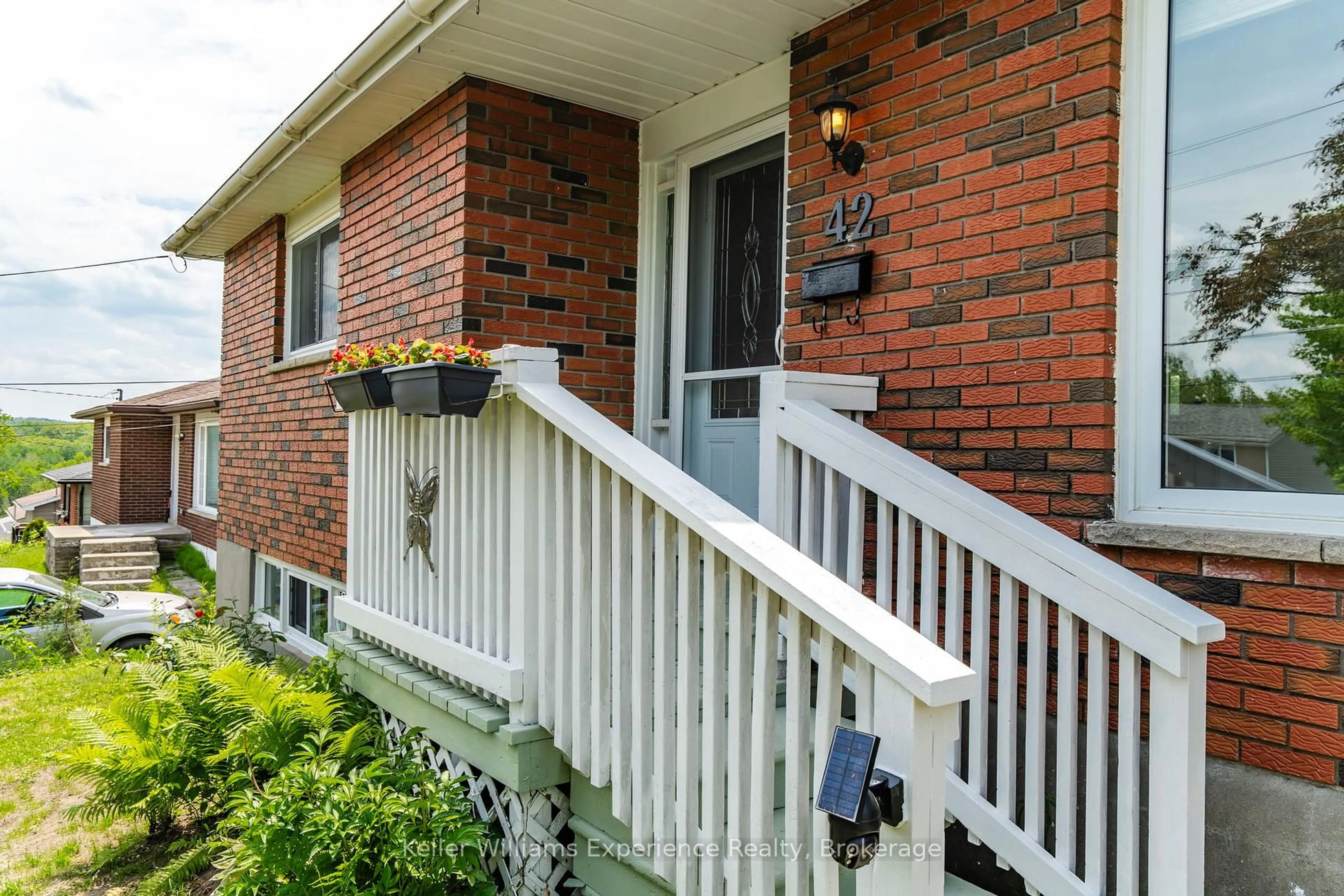 Unknown for 42 Easton Ave, Tay Ontario L0K 1R0