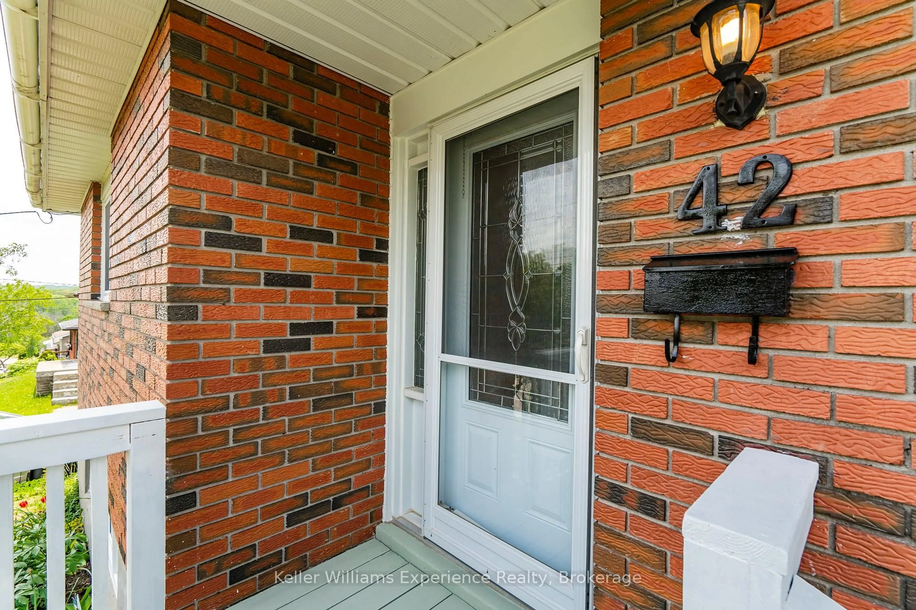 Indoor entryway for 42 Easton Ave, Tay Ontario L0K 1R0