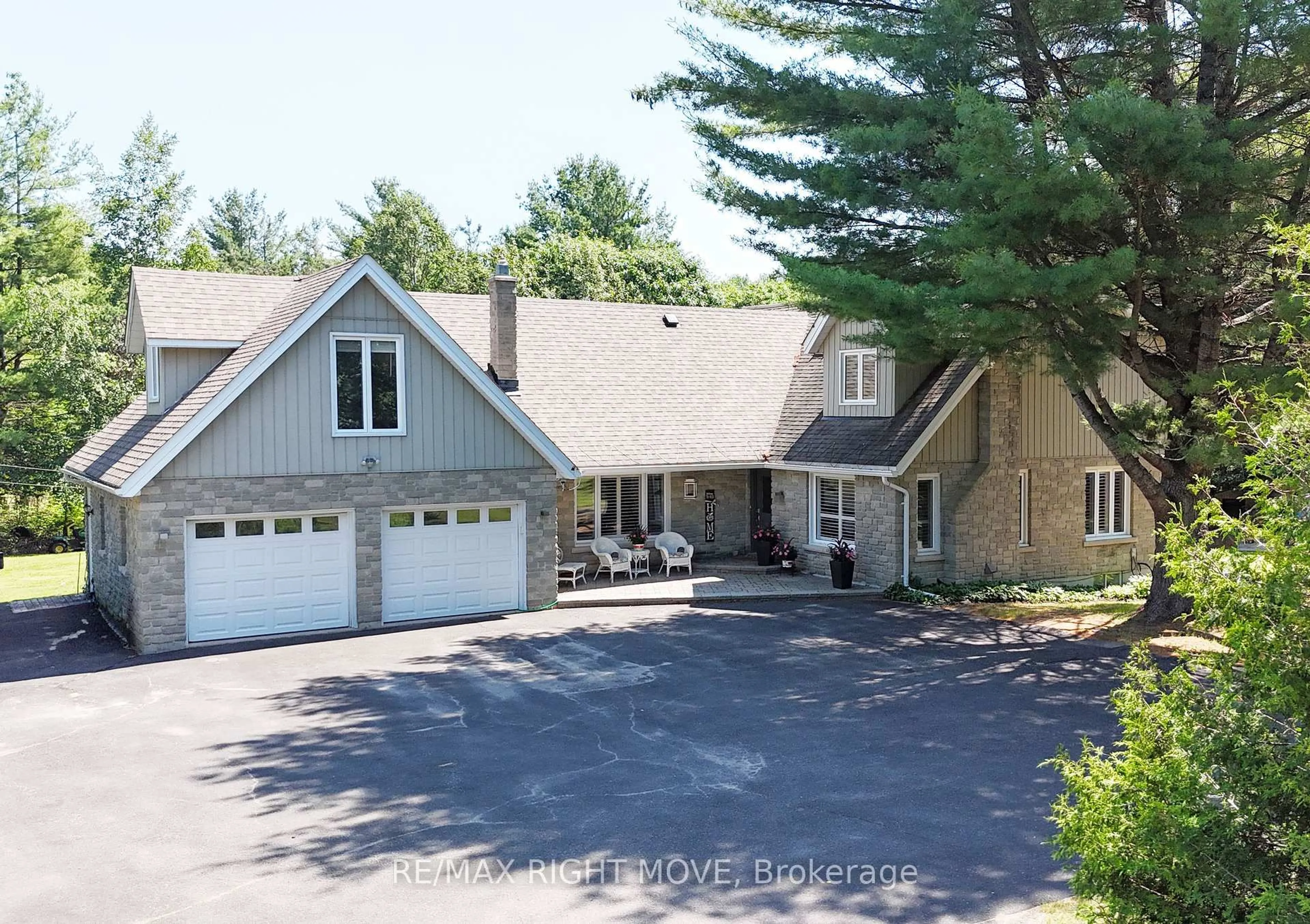 A pic from outside/outdoor area/front of a property/back of a property/a pic from drone, street for 4041 Wainman Line, Severn Ontario L3V 7C3