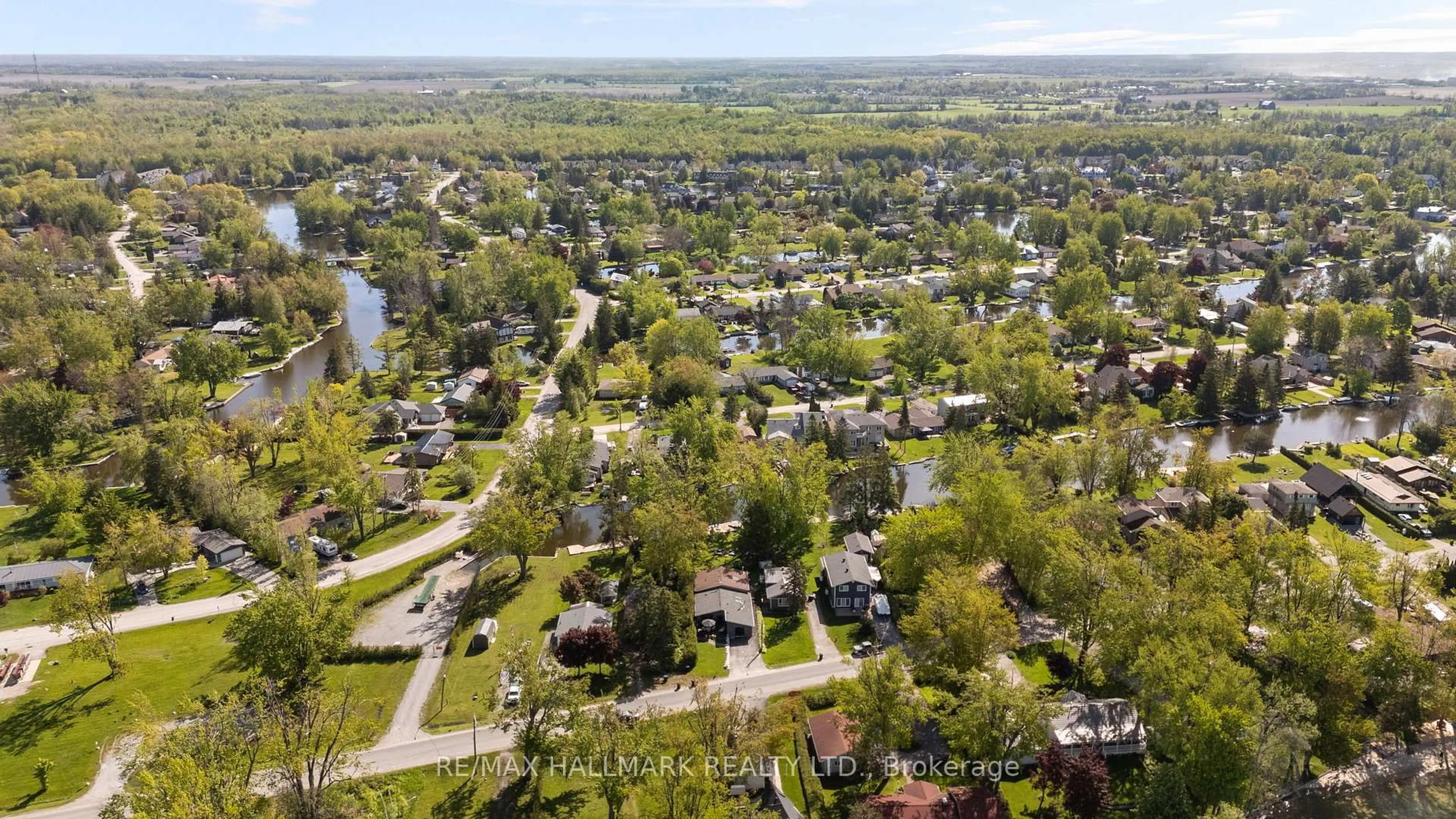 A pic from outside/outdoor area/front of a property/back of a property/a pic from drone, street for 95 Lake Ave, Ramara Ontario L0K 1B0