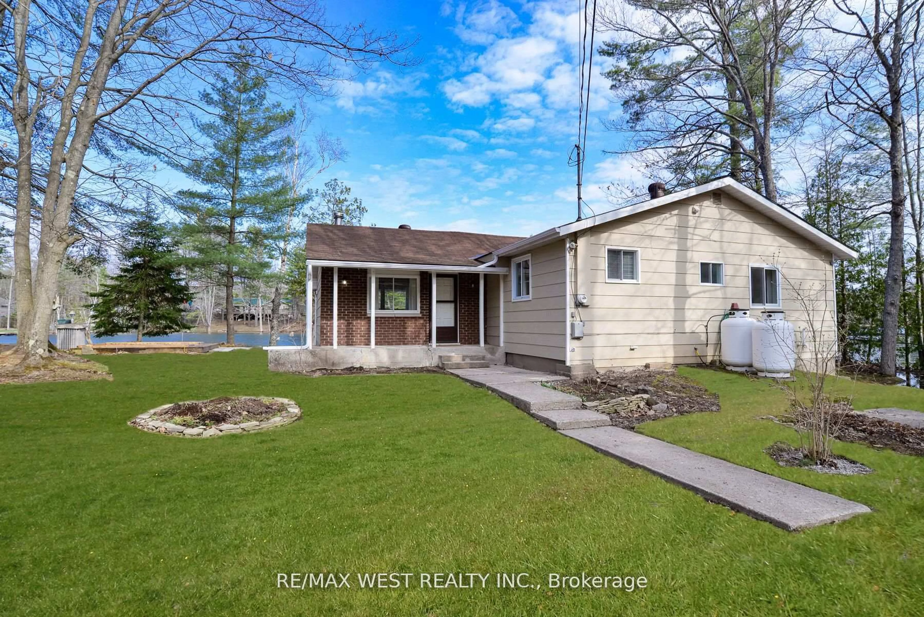 A pic from outside/outdoor area/front of a property/back of a property/a pic from drone, water/lake/river/ocean view for 8060 Oakridge Dr, Ramara Ontario L0K 2B0