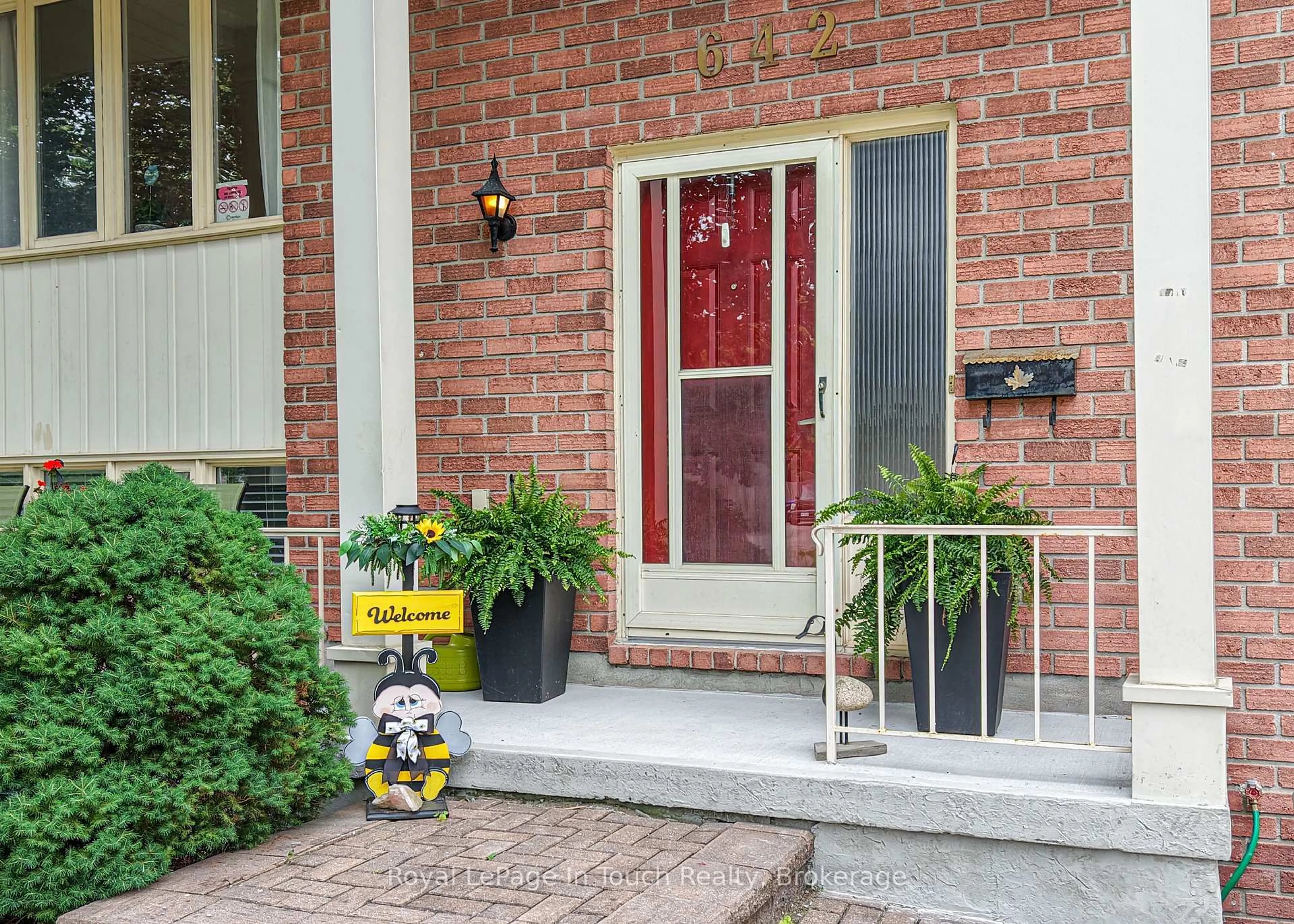 Indoor entryway for 642 Randles Cres, Midland Ontario L4R 4V4