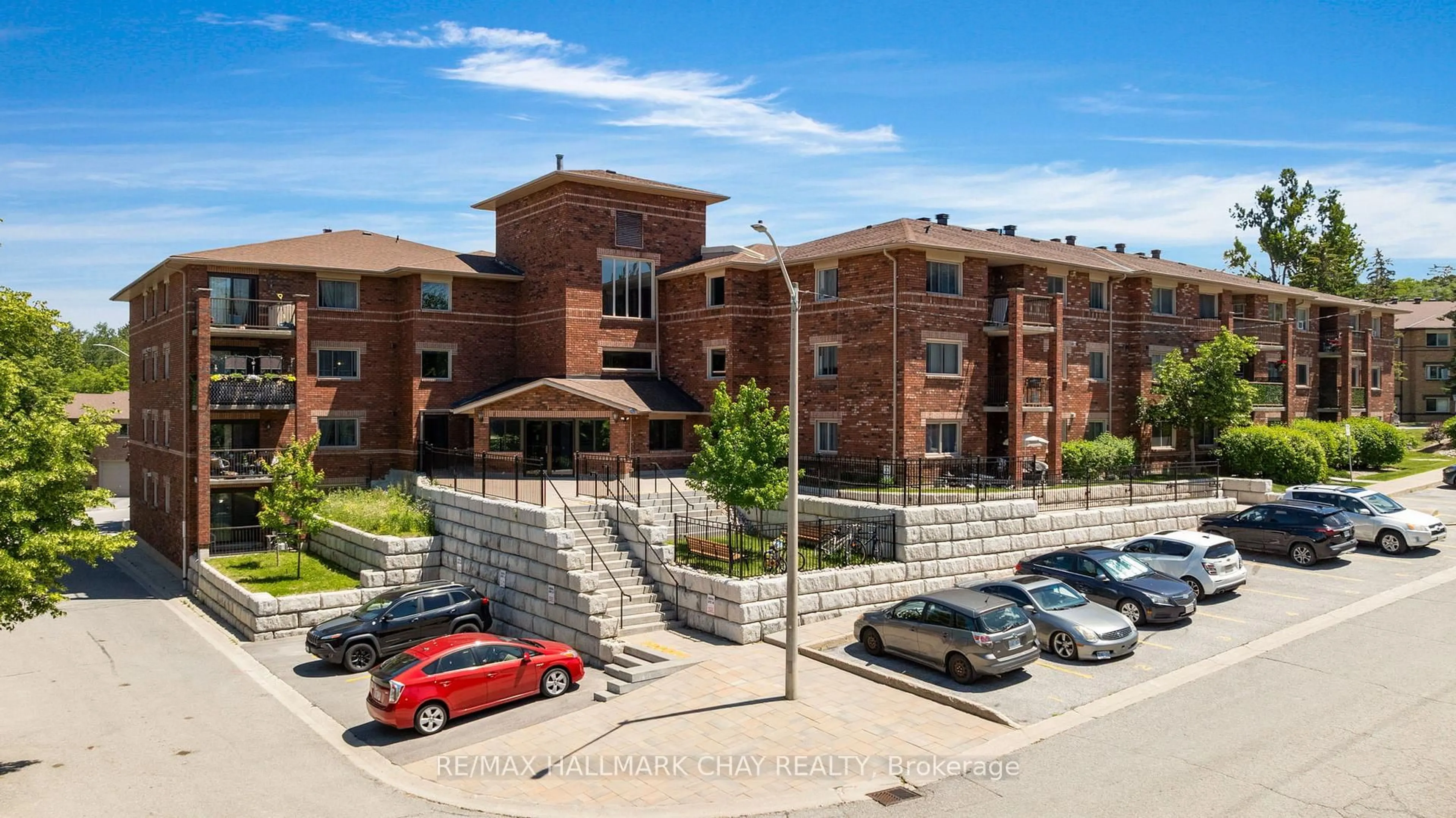 Unknown for 1 Quail Cres #103, Barrie Ontario L4N 6W9