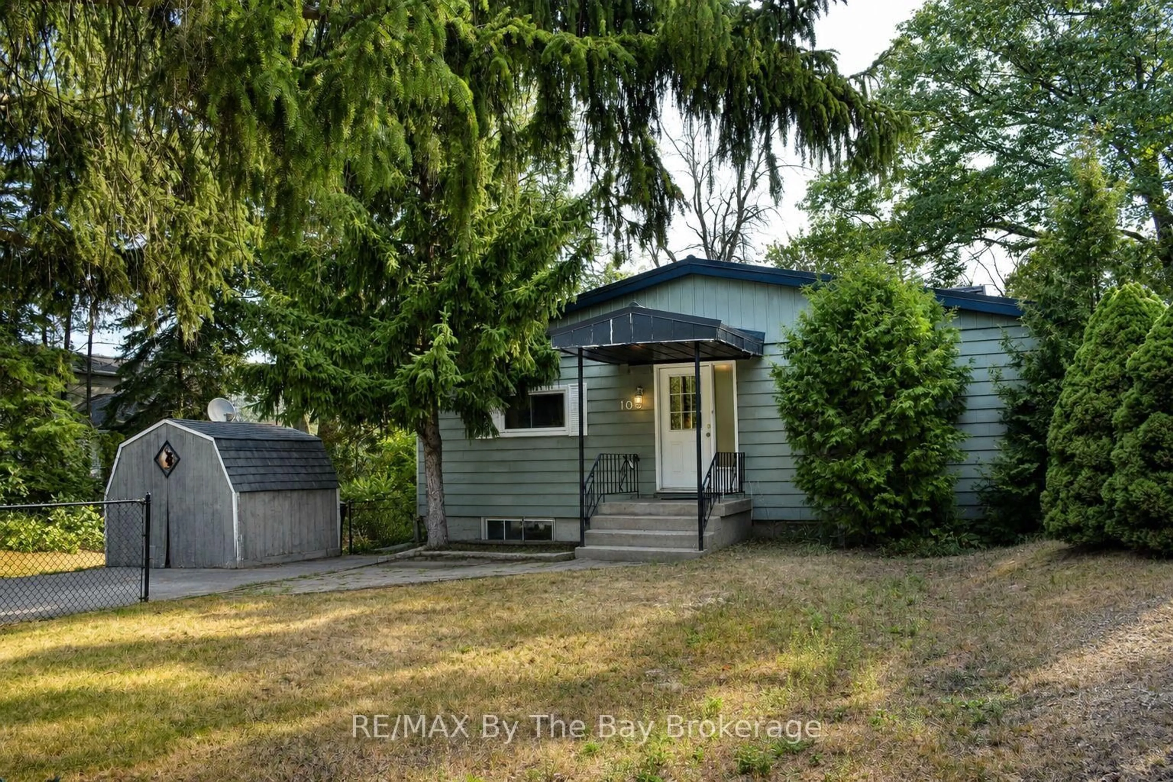 Home with vinyl exterior material, street for 103 Sunnidale Rd, Wasaga Beach Ontario L9Z 2S9