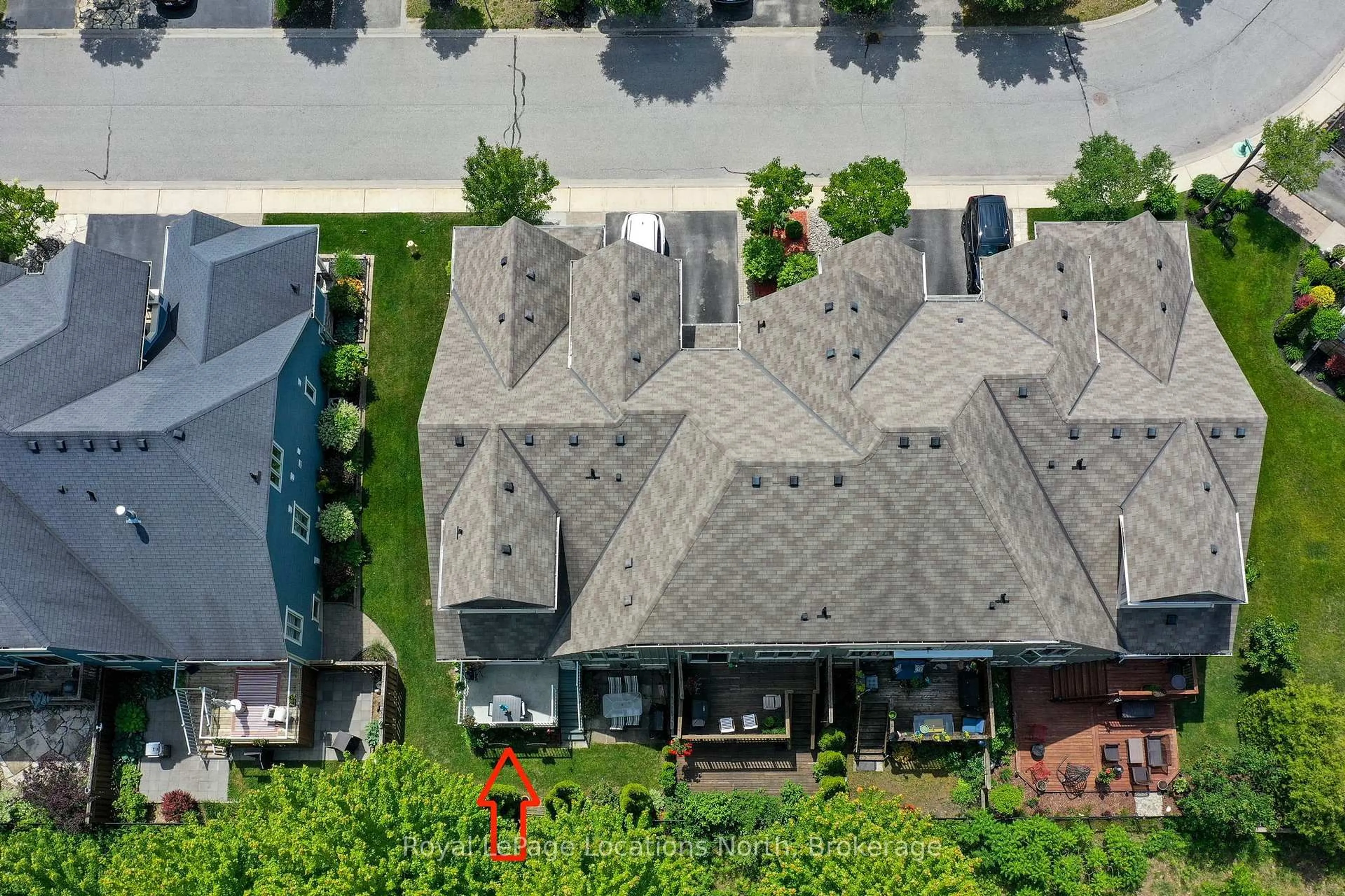 A pic from outside/outdoor area/front of a property/back of a property/a pic from drone, street for 29 Savannah Cres, Wasaga Beach Ontario L9Z 0E7
