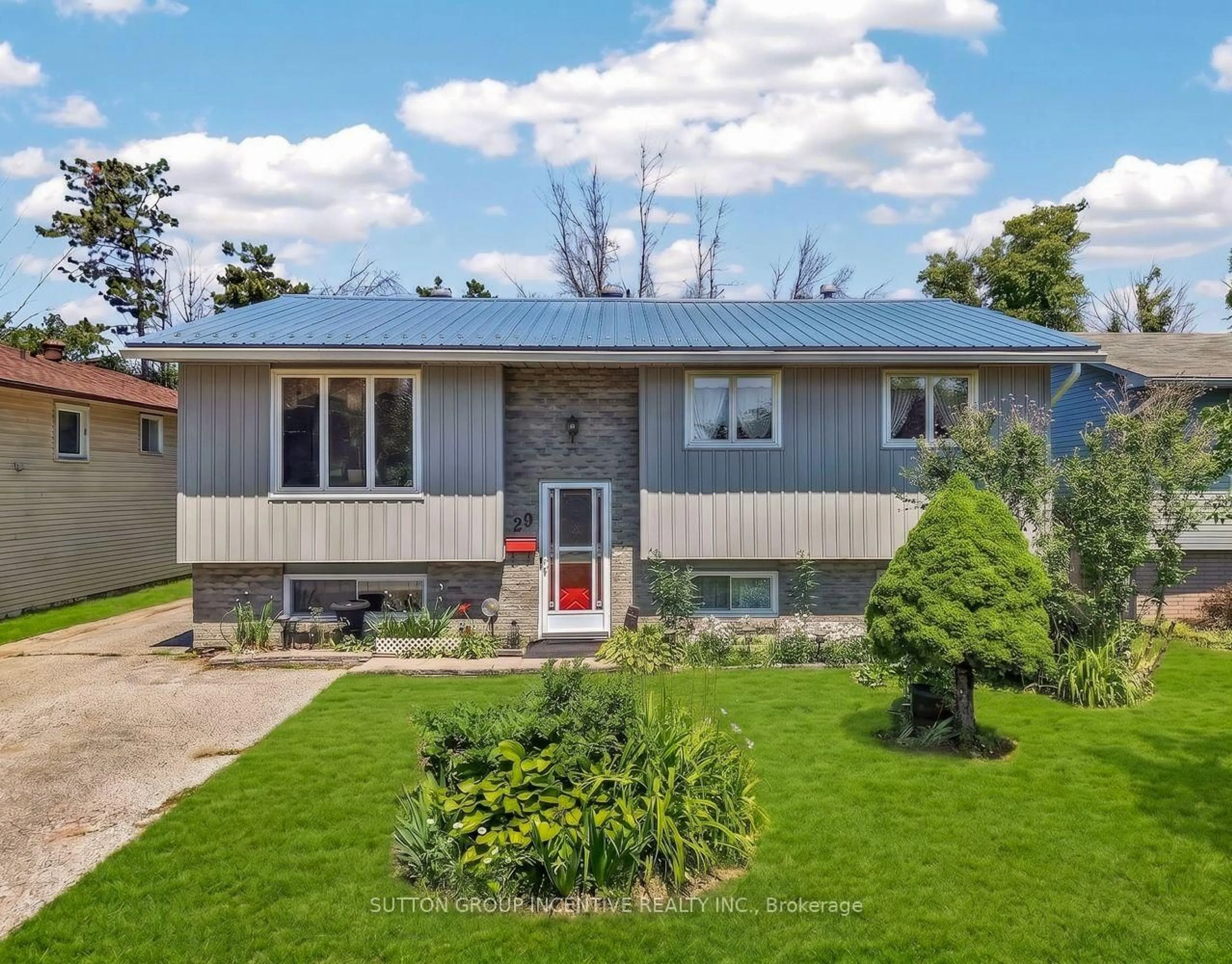 Home with vinyl exterior material, street for 29 KORLEA Cres, Orillia Ontario L3V 7K5