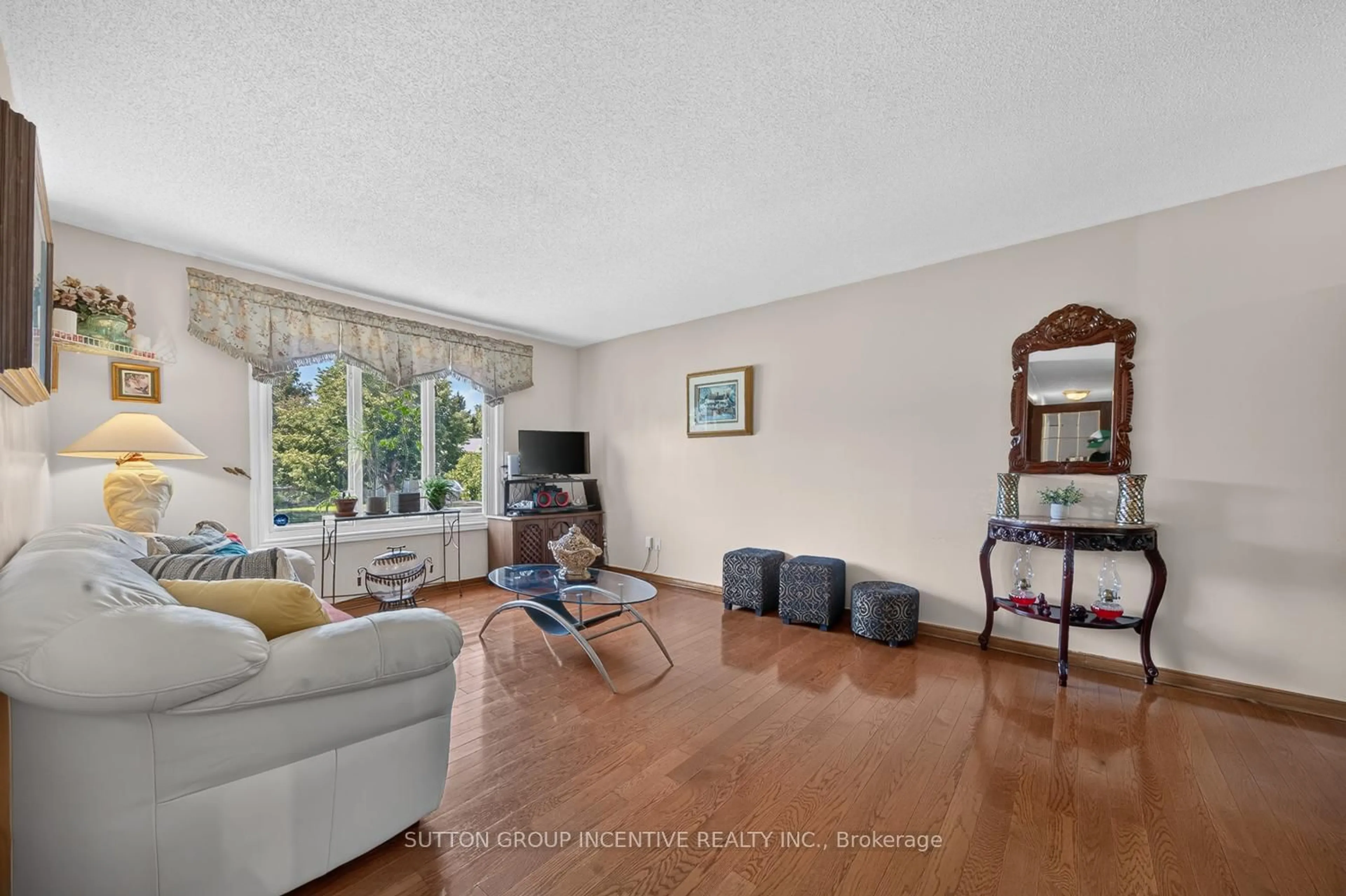 Living room with furniture, floor is not visible for 29 KORLEA Cres, Orillia Ontario L3V 7K5