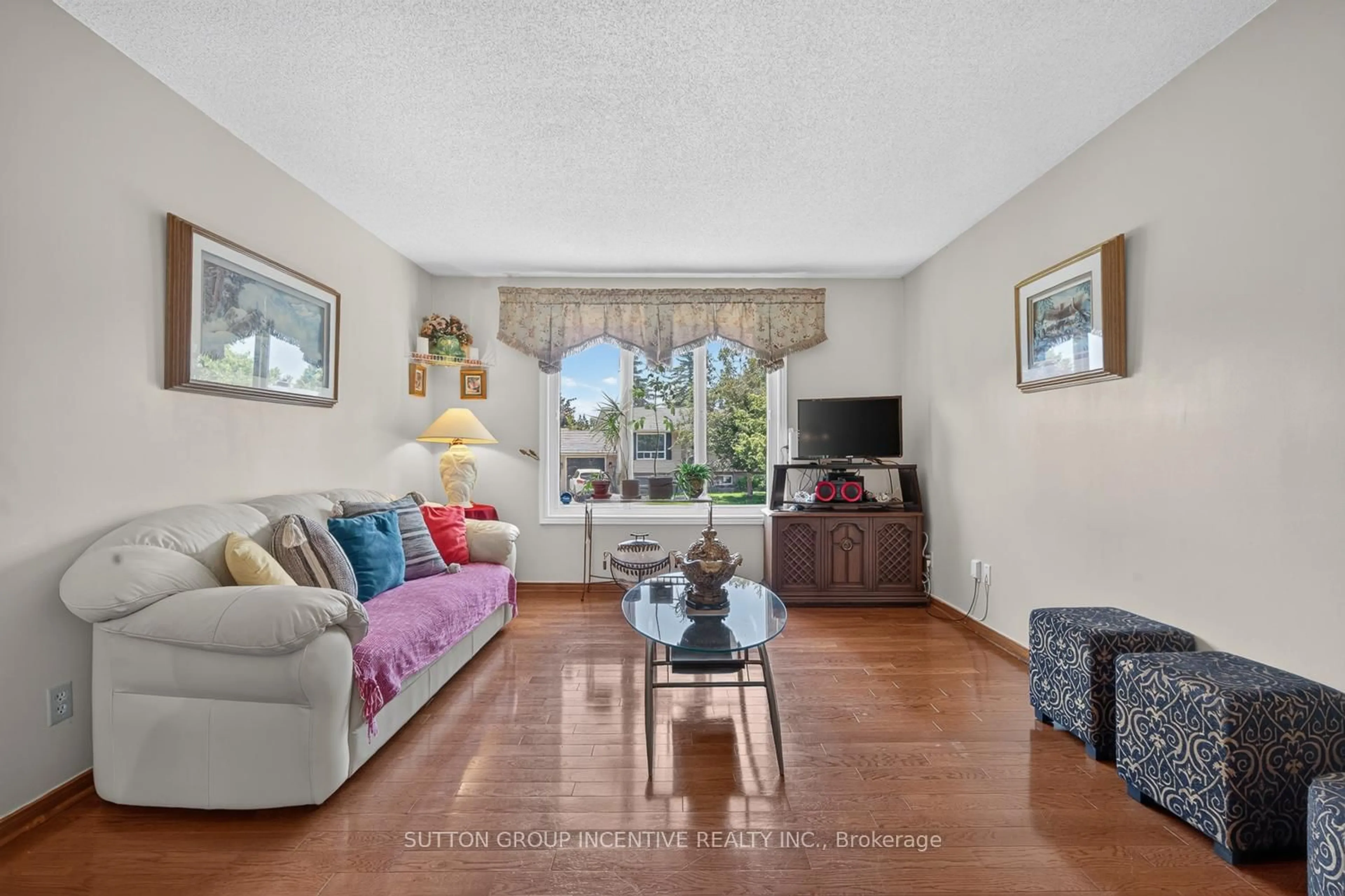 Living room with furniture, unknown for 29 KORLEA Cres, Orillia Ontario L3V 7K5