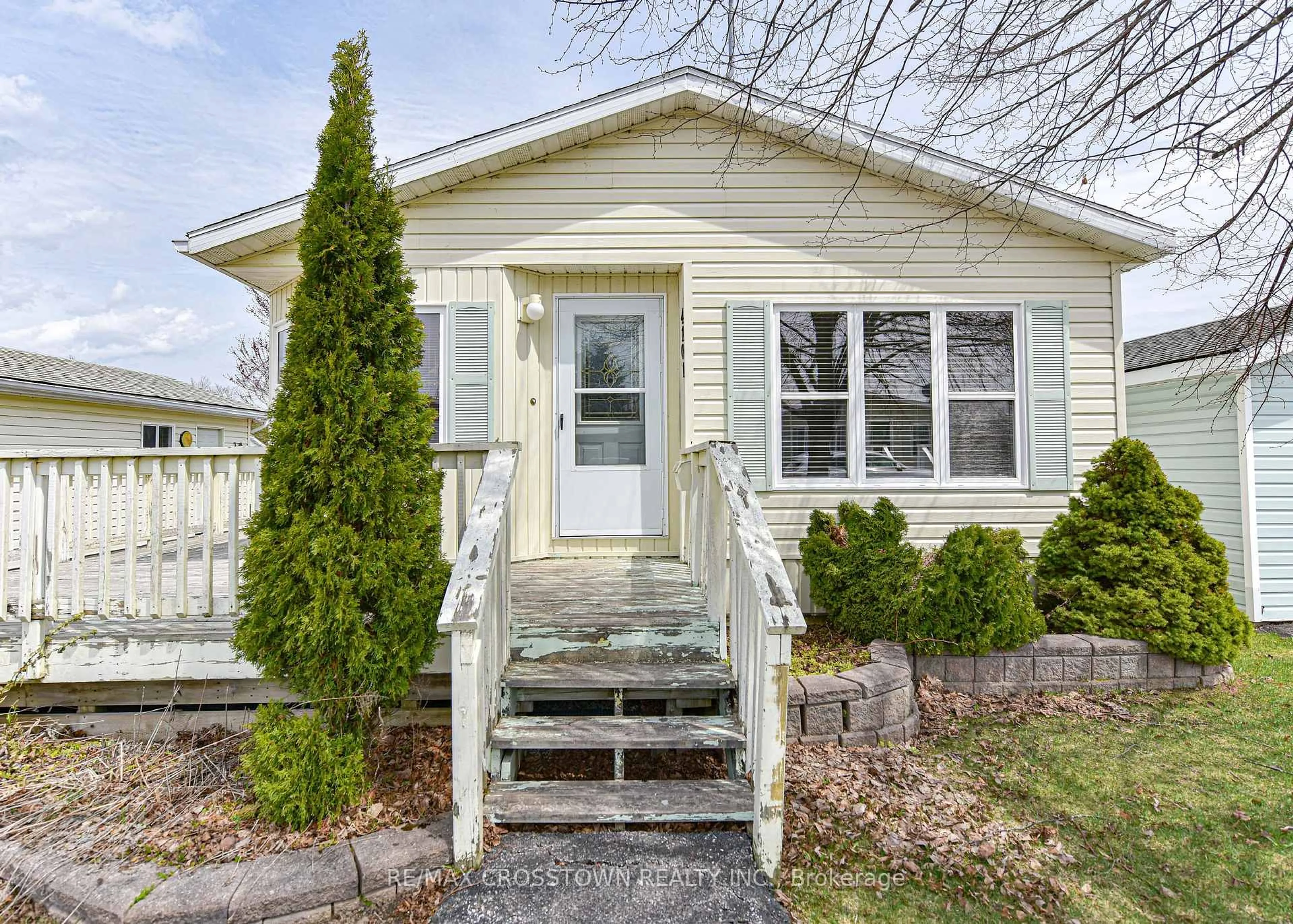 Home with vinyl exterior material, street for 4101 Wesley St, Severn Ontario L3V 0V4