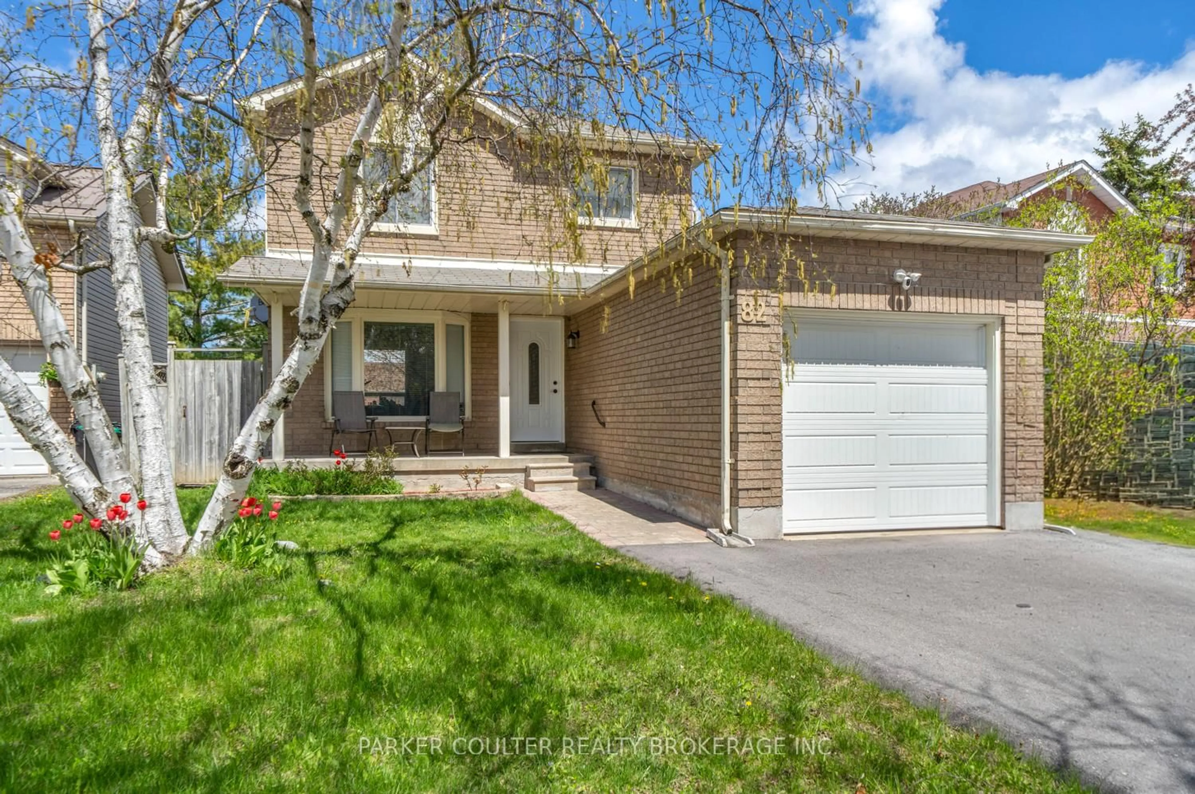 Home with vinyl exterior material, street for 82 Barre Dr, Barrie Ontario L4N 7P1
