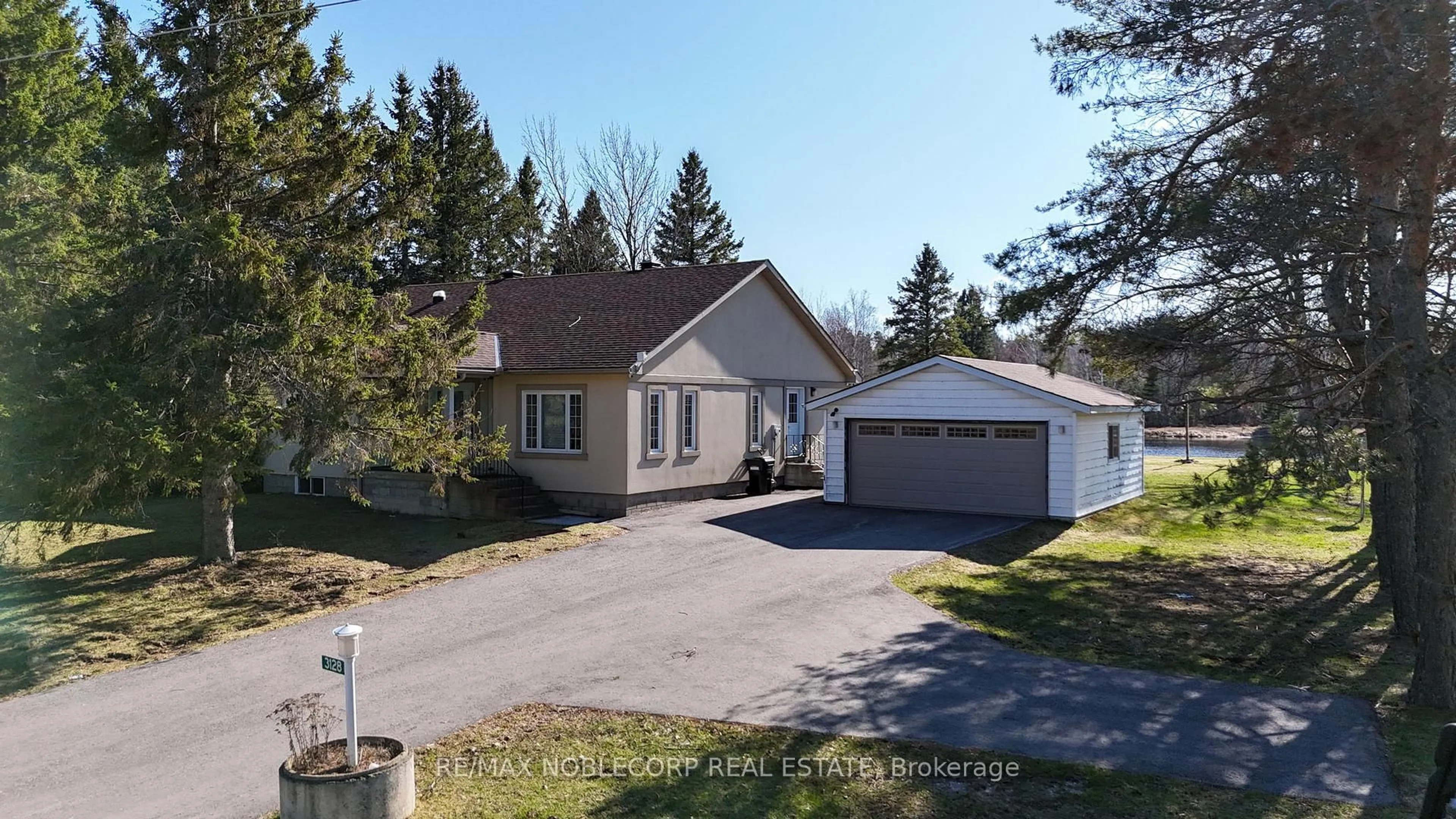A pic from outside/outdoor area/front of a property/back of a property/a pic from drone, street for 3128 New Brailey Line, Severn Ontario L3V 5Z4