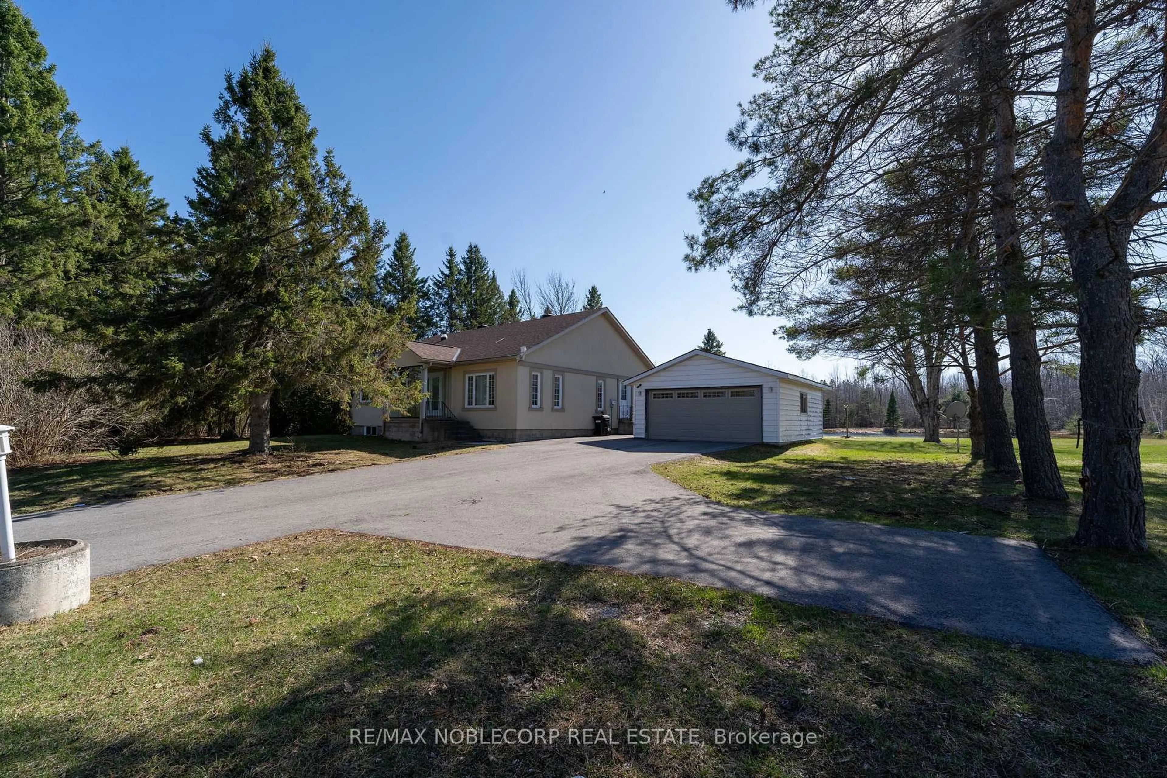 A pic from outside/outdoor area/front of a property/back of a property/a pic from drone, unknown for 3128 New Brailey Line, Severn Ontario L3V 5Z4