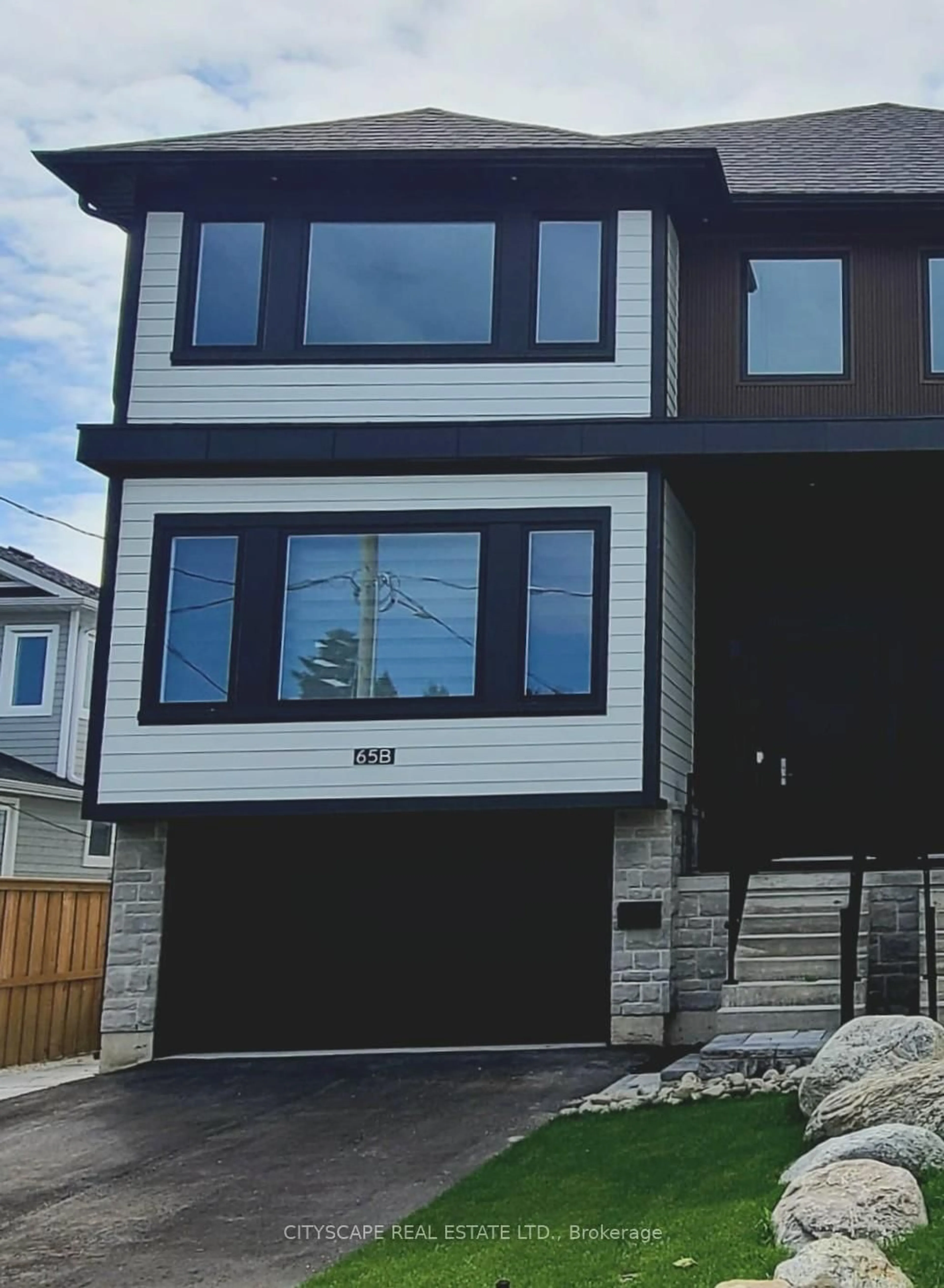 Home with vinyl exterior material, street for 65B St Vincent St, Collingwood Ontario L9Y 1P2
