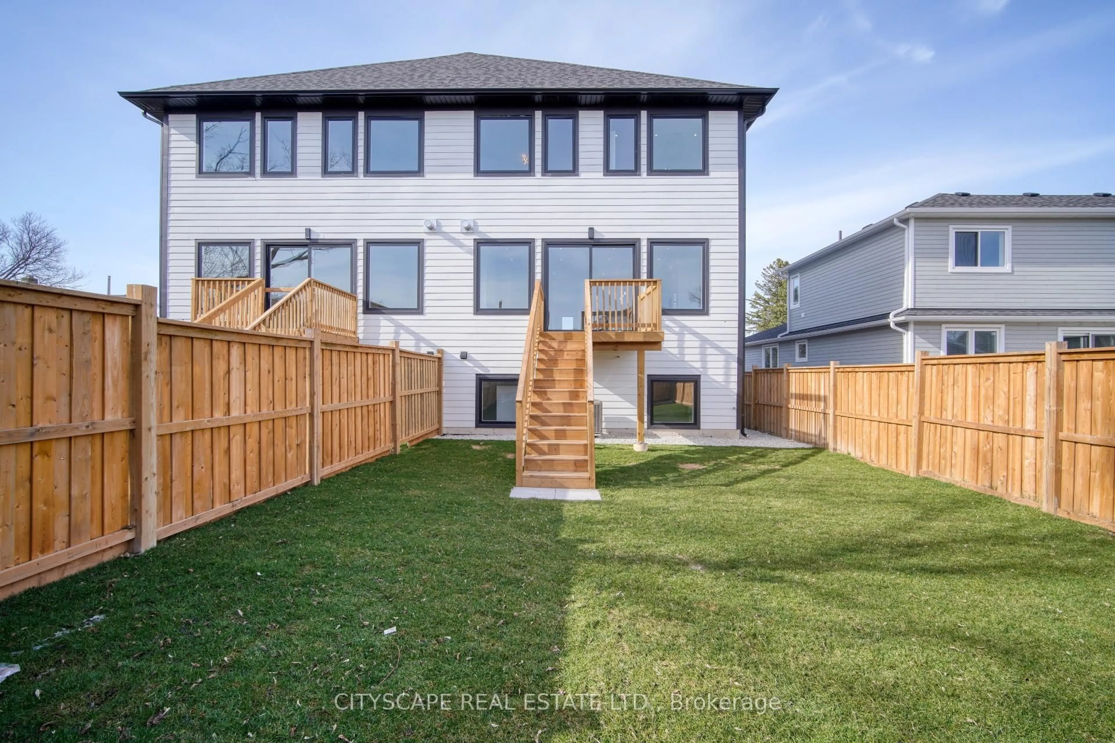 A pic from outside/outdoor area/front of a property/back of a property/a pic from drone, street for 65B St Vincent St, Collingwood Ontario L9Y 1P2