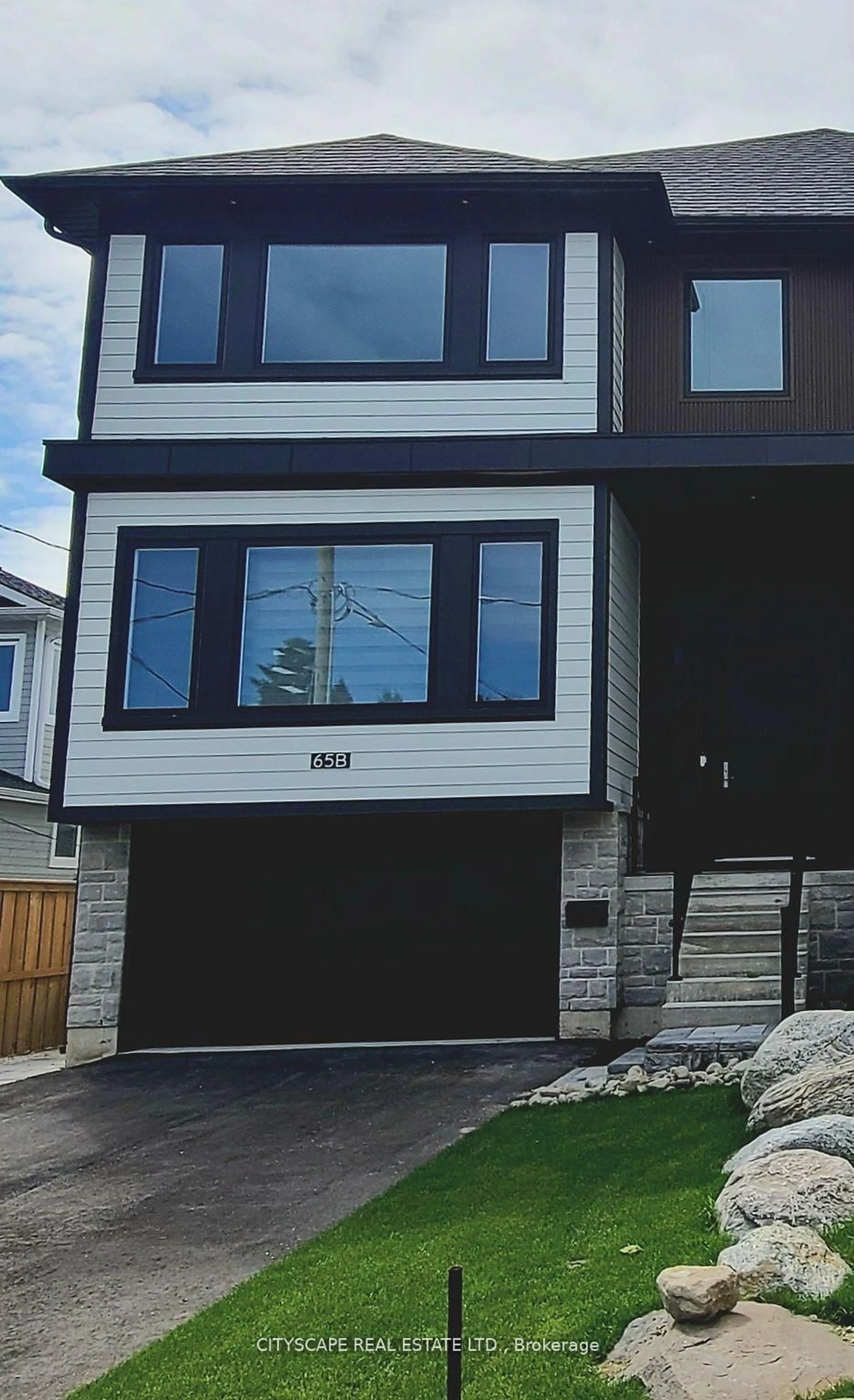 Home with vinyl exterior material, street for 65B St Vincent St, Collingwood Ontario L9Y 1P2