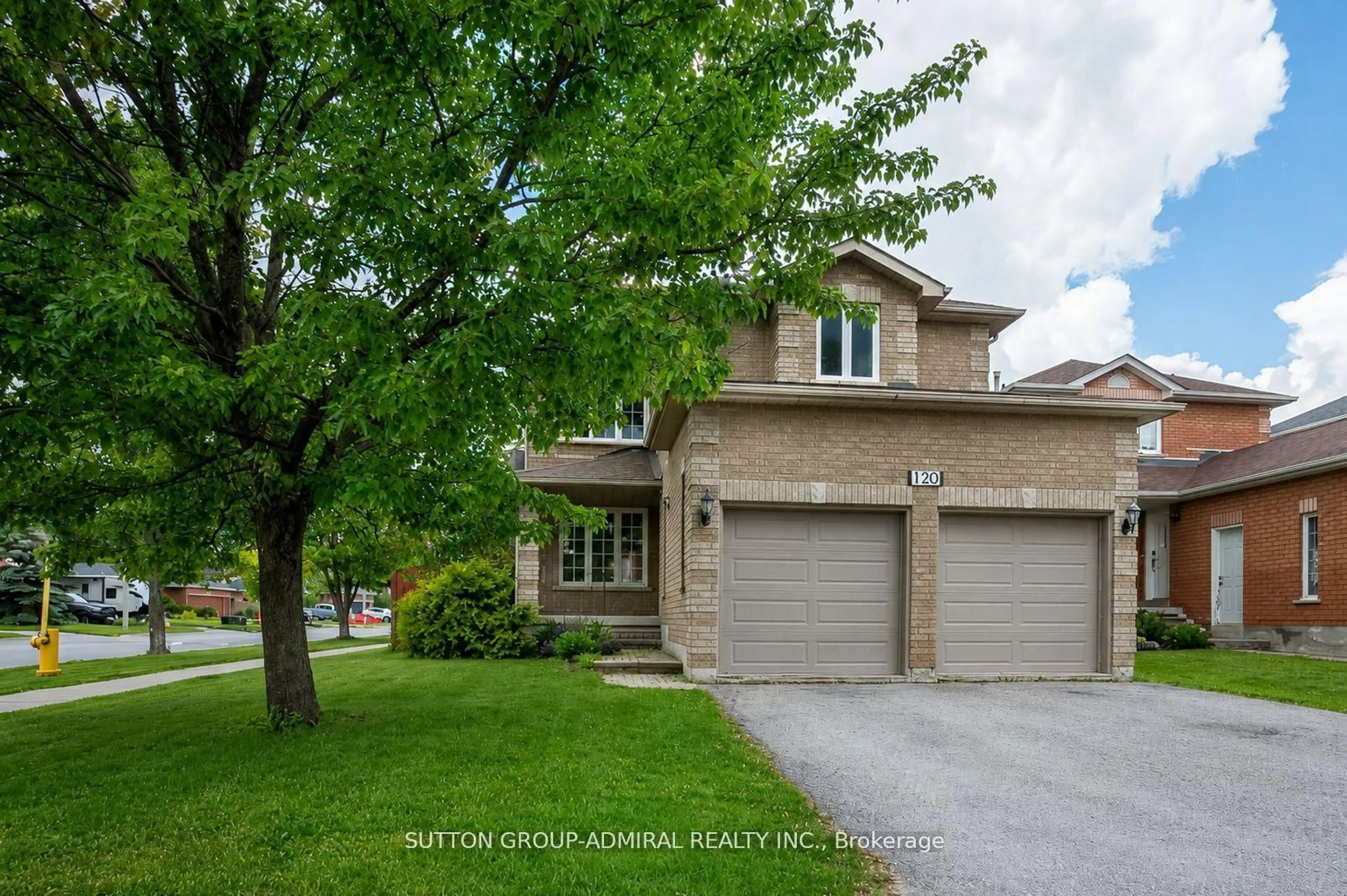 A pic from outside/outdoor area/front of a property/back of a property/a pic from drone, street for 120 Widgeon St, Barrie Ontario L4N 8W4