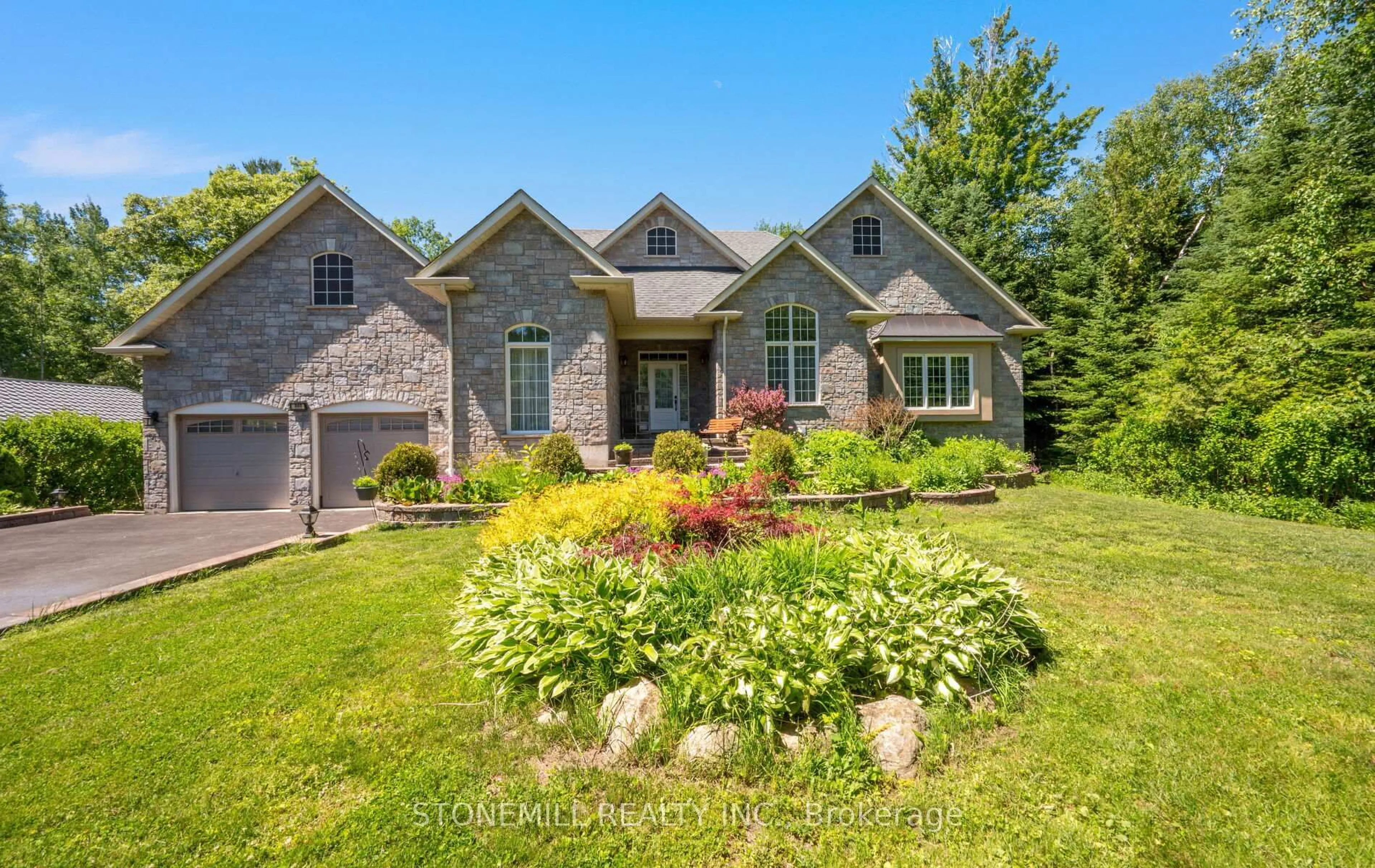 Home with brick exterior material, street for 868 Eastdale Dr, Wasaga Beach Ontario L9Z 2R2